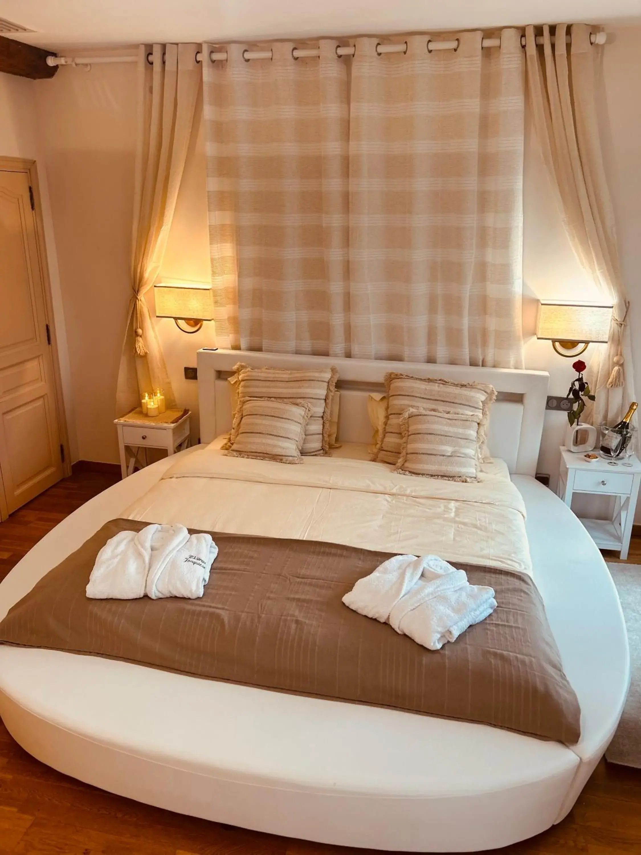 Suite in Chambres d'hôtes Château de Jonquières Suite in Chambres d'hôtes Château de Jonquières