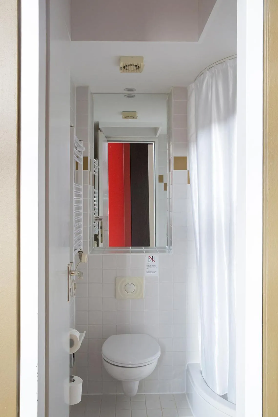 Toilet in Hotel Art Nouveau am Kurfürstendamm