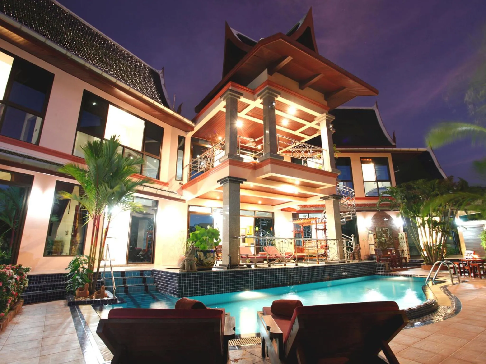 Swimming pool in Kata Sea View Villas