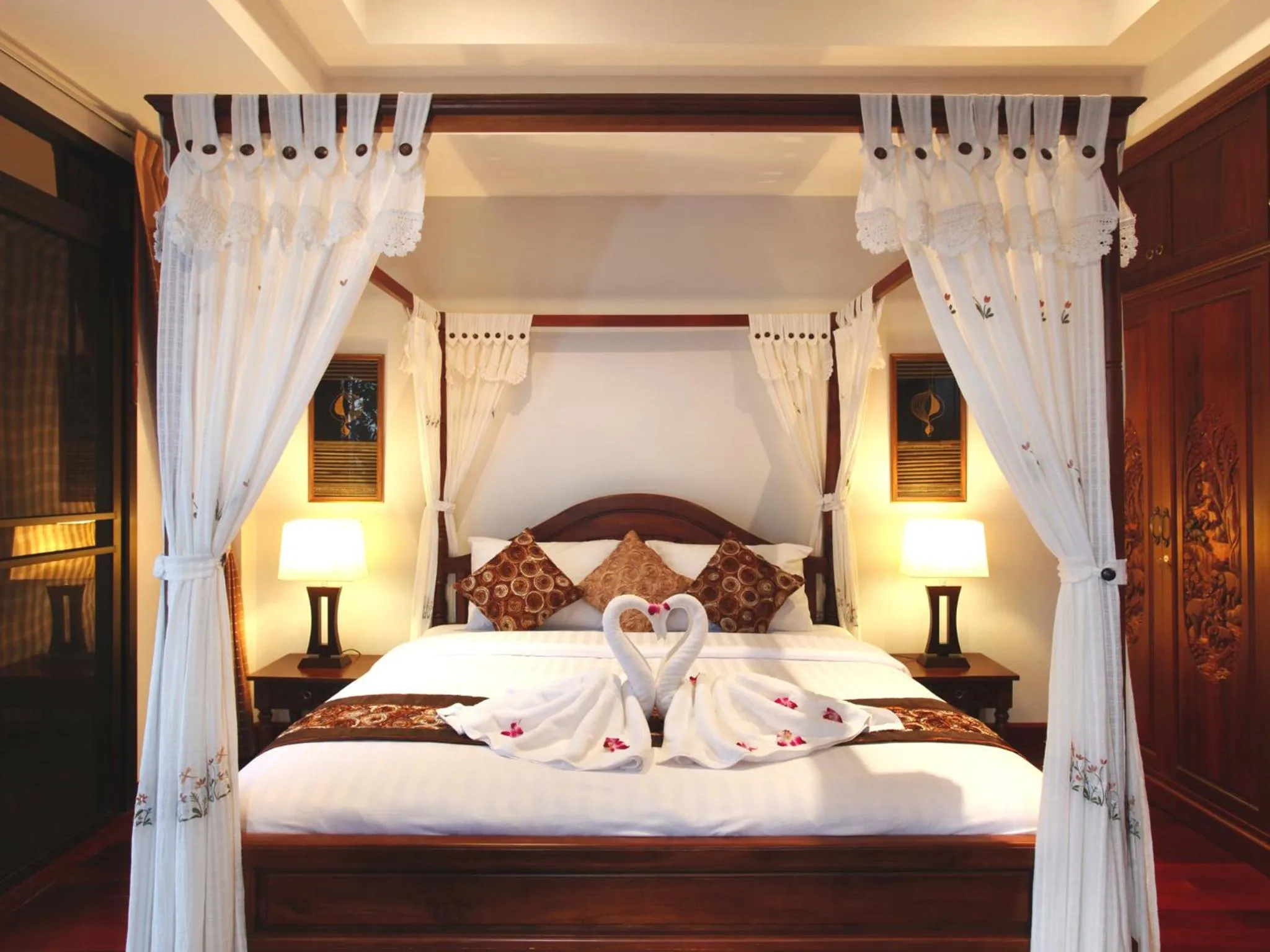 Bed in Kata Sea View Villas
