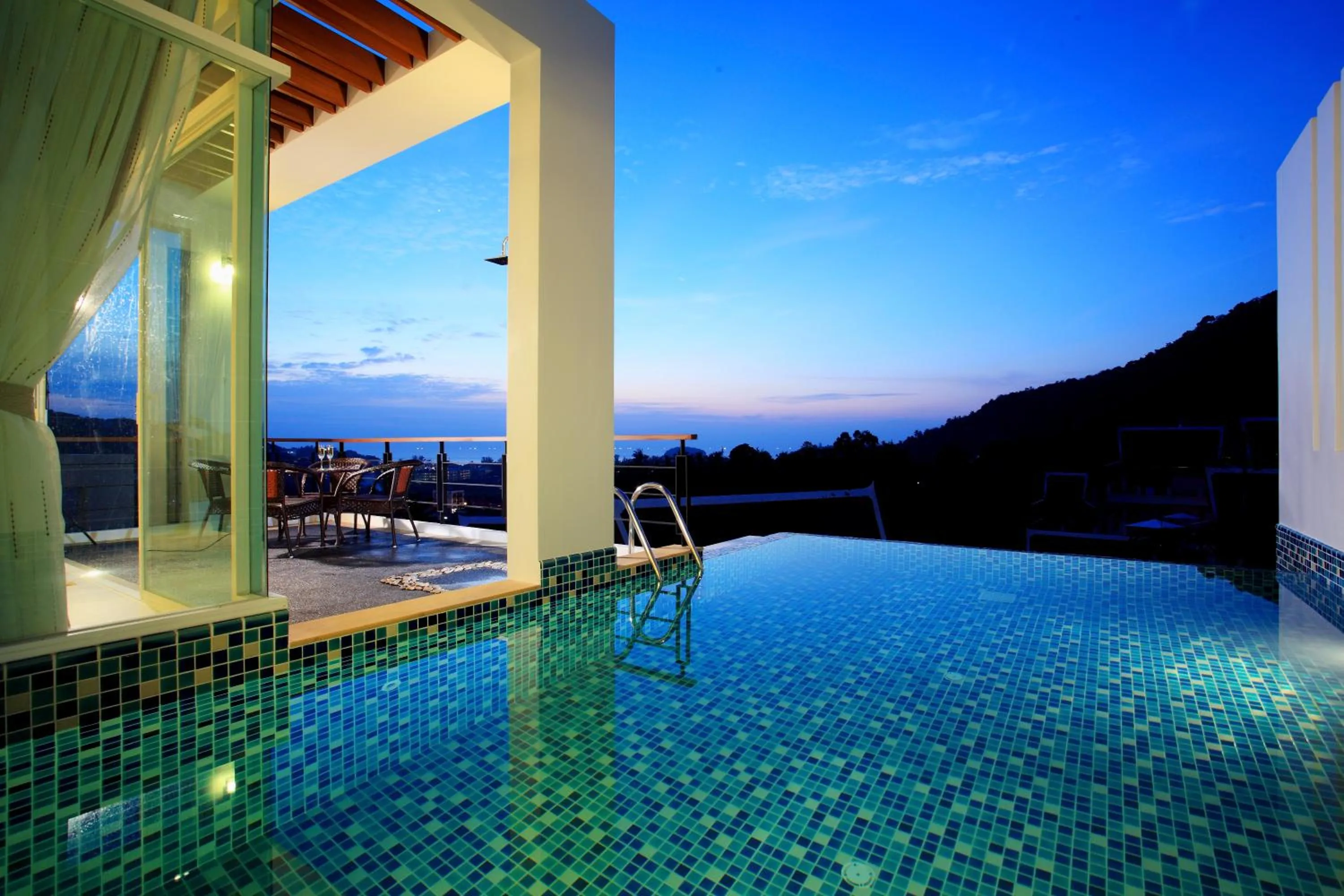 Swimming pool in Kata Sea View Villas