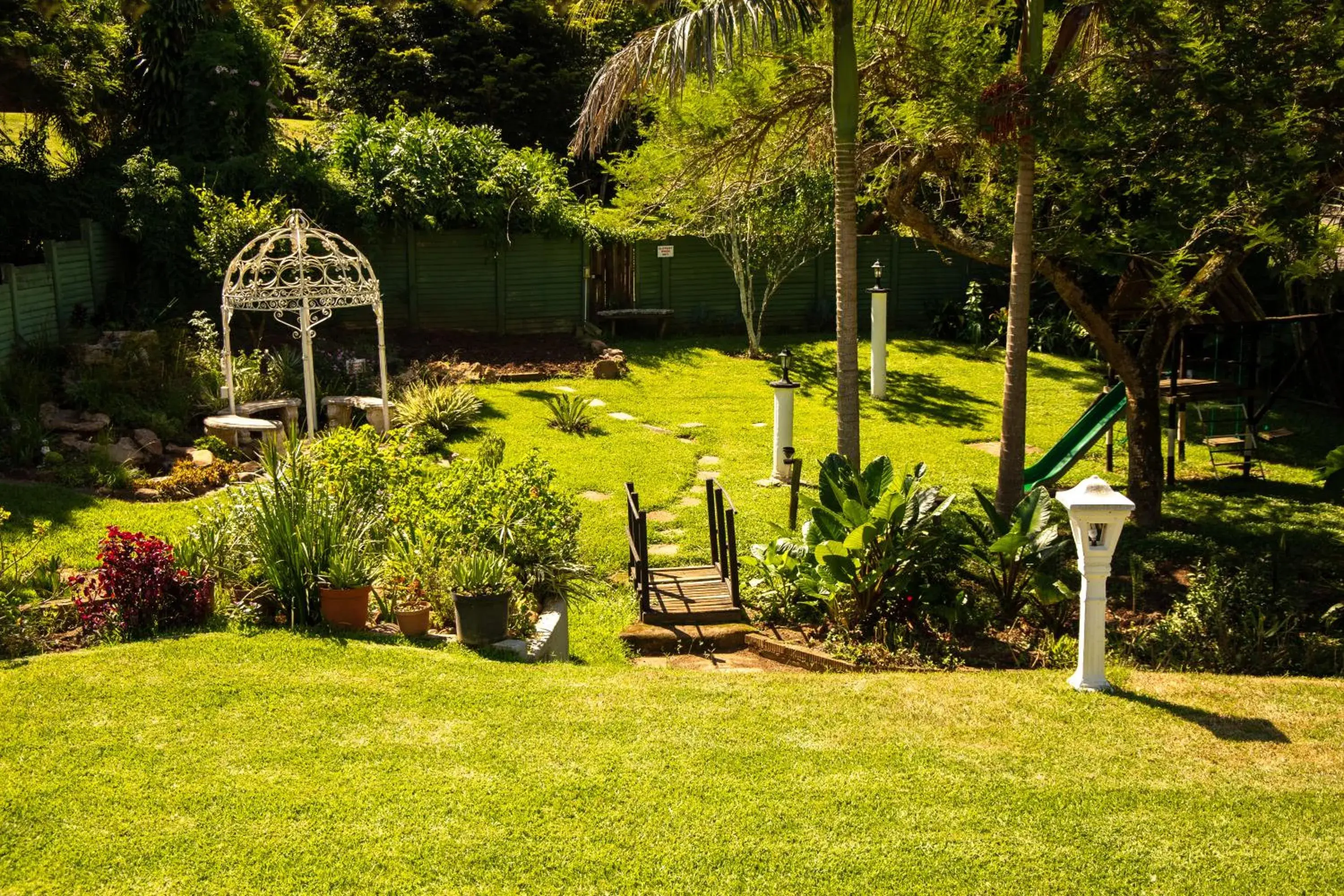 Garden view in Lincoln Cottages BnB & Self-Catering Garden view in Lincoln Cottages BnB & Self-Catering