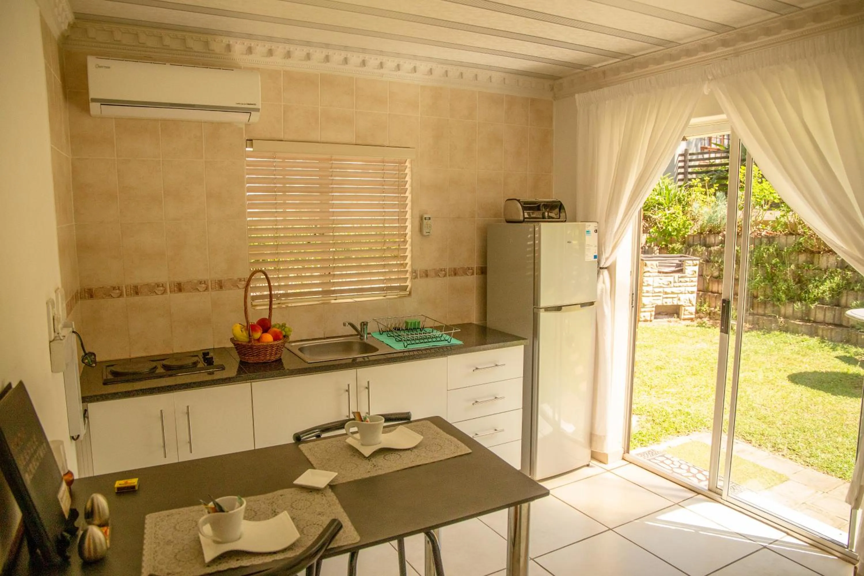 Kitchen or kitchenette in Lincoln Cottages BnB & Self-Catering