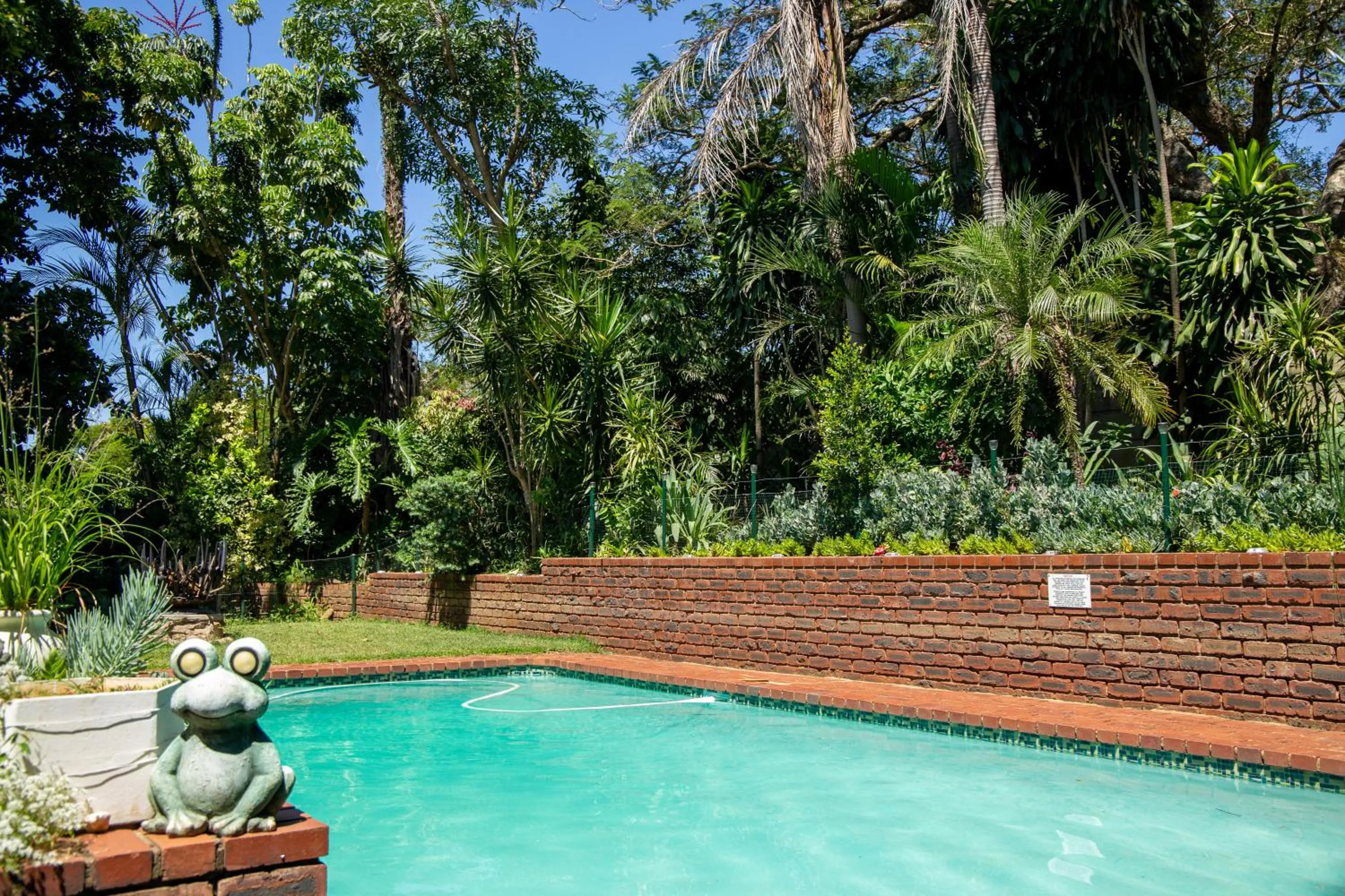 Swimming pool in Lincoln Cottages BnB & Self-Catering