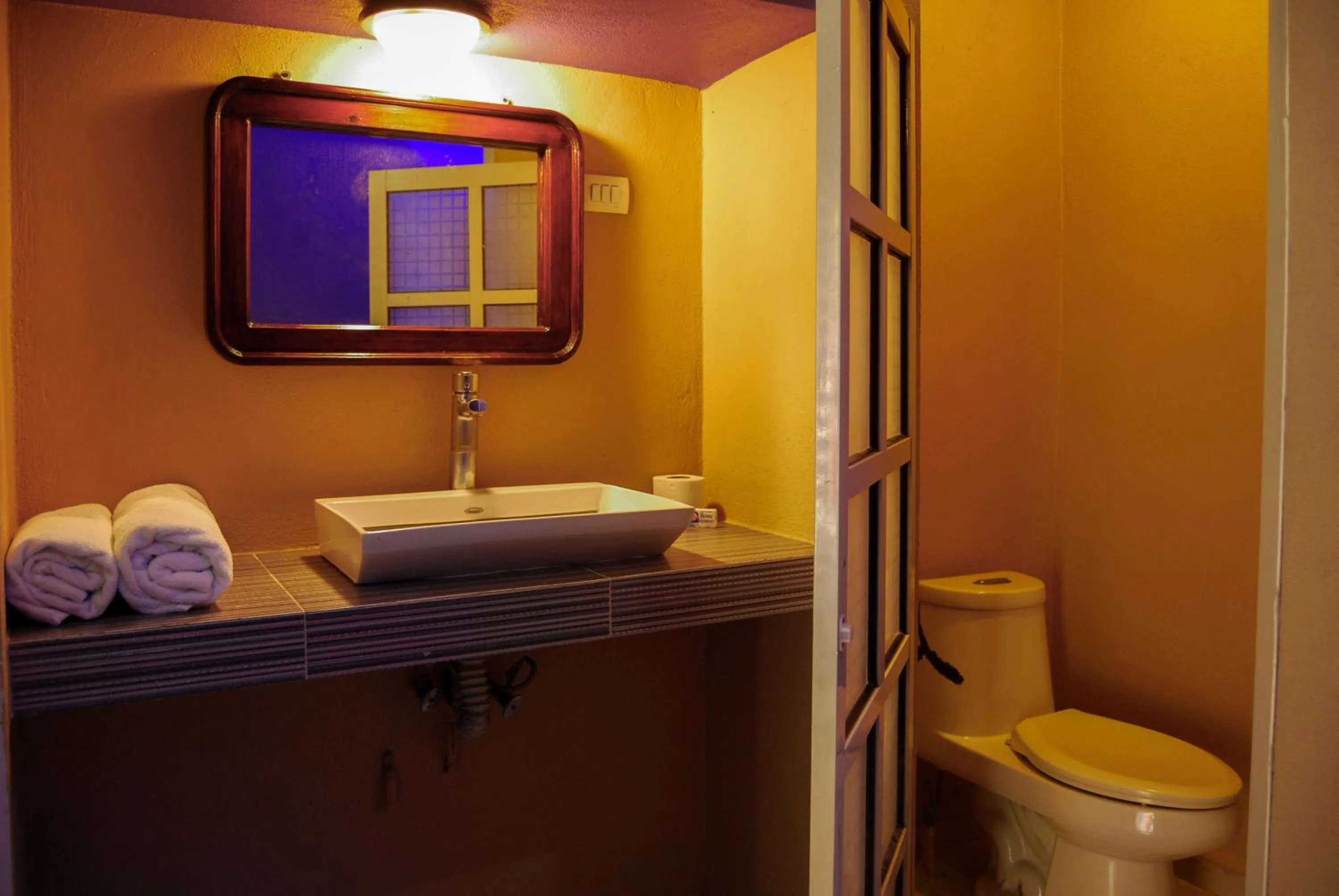 Toilet in OYO Hotel Oasis