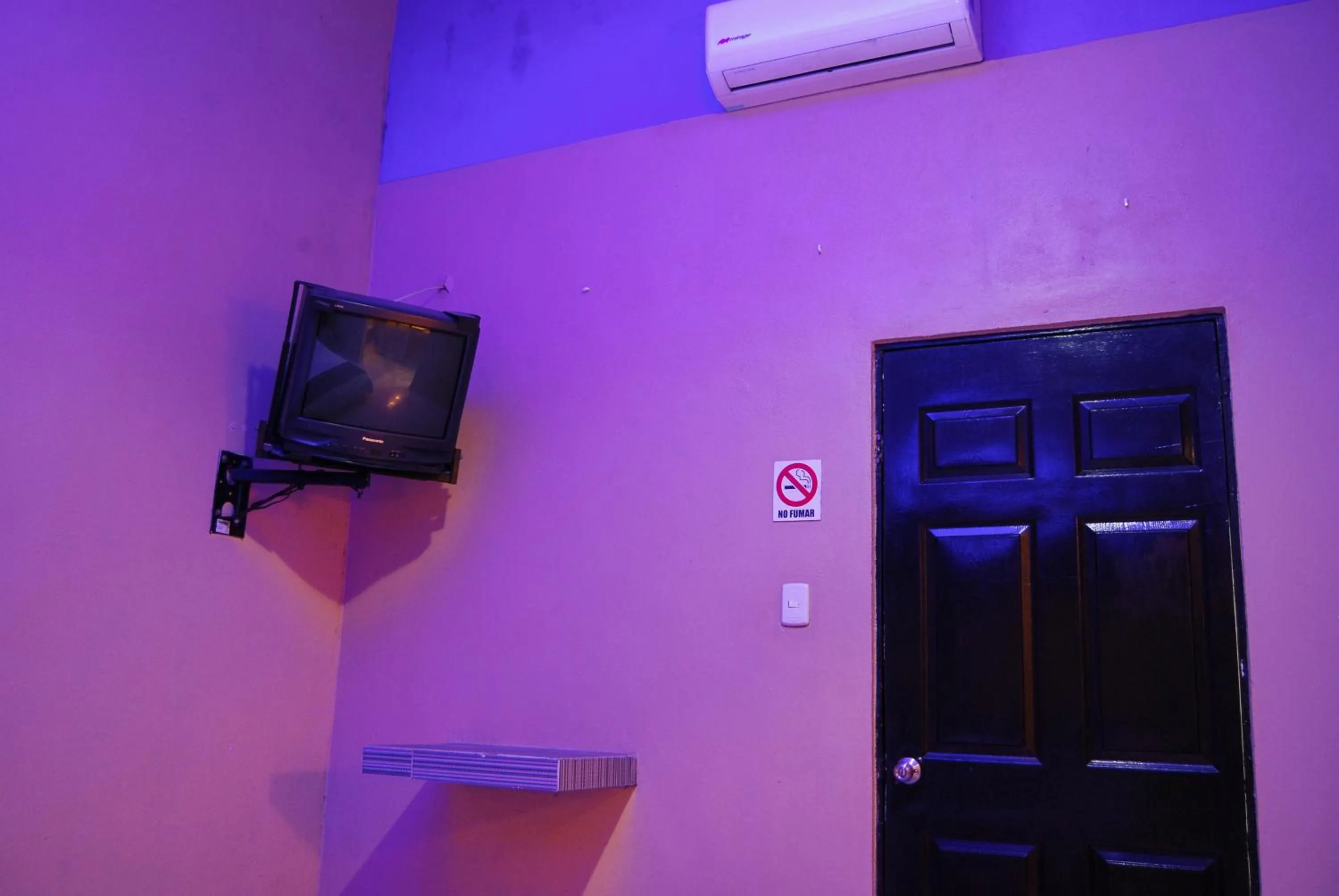 TV and multimedia in OYO Hotel Oasis