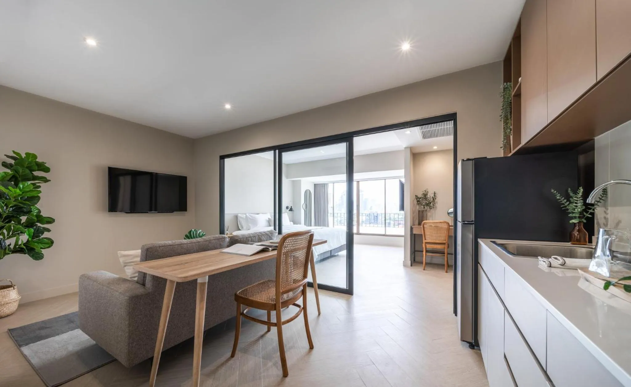 Dining area in Aspira Residence Sukhumvit 71