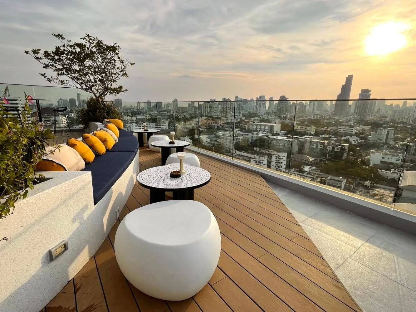 Restaurant/places to eat in Aspira Residence Sukhumvit 71