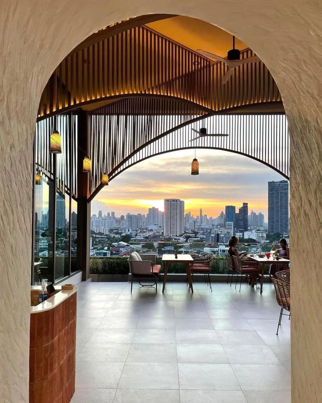 Restaurant/places to eat in Aspira Residence Sukhumvit 71