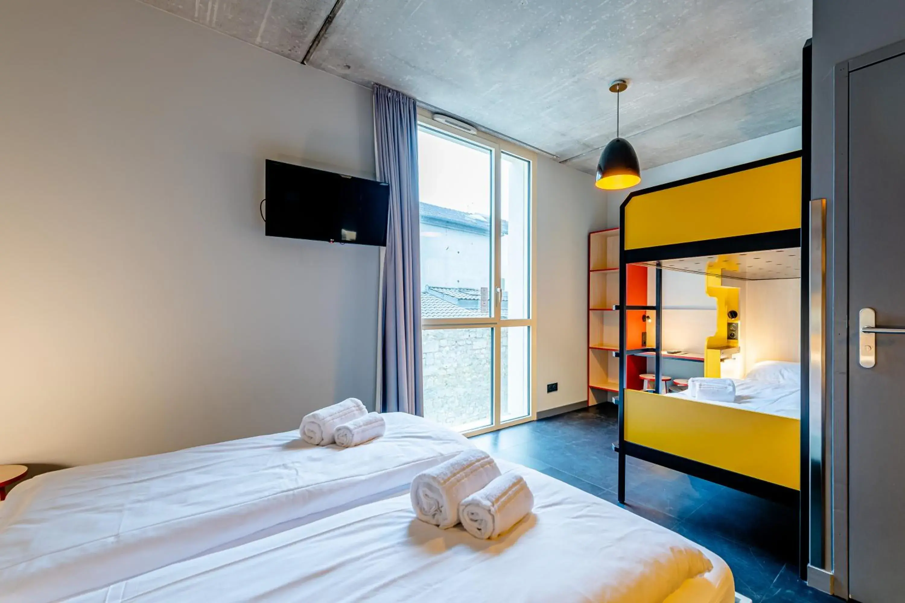 Bed in 4-Bed Female Dormitory Room in MEININGER Hotel Bordeaux Gare Saint-Jean Bed in 4-Bed Female Dormitory Room in MEININGER Hotel Bordeaux Gare Saint-Jean