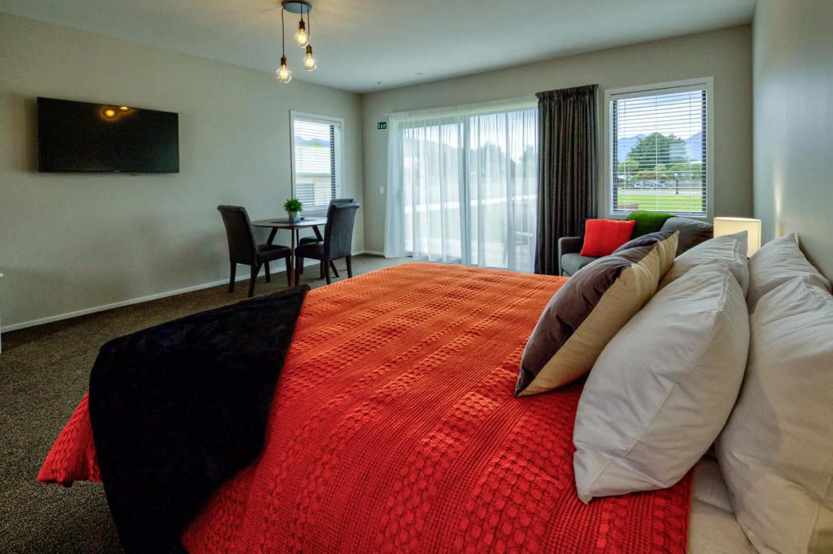 Bed in Annies on Milford