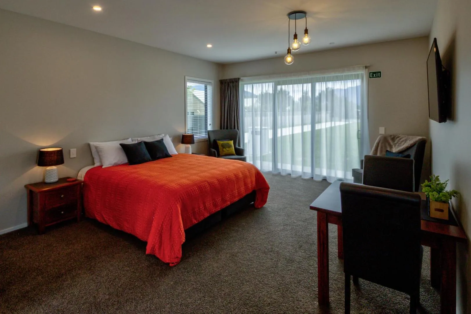 Bed in Annies on Milford