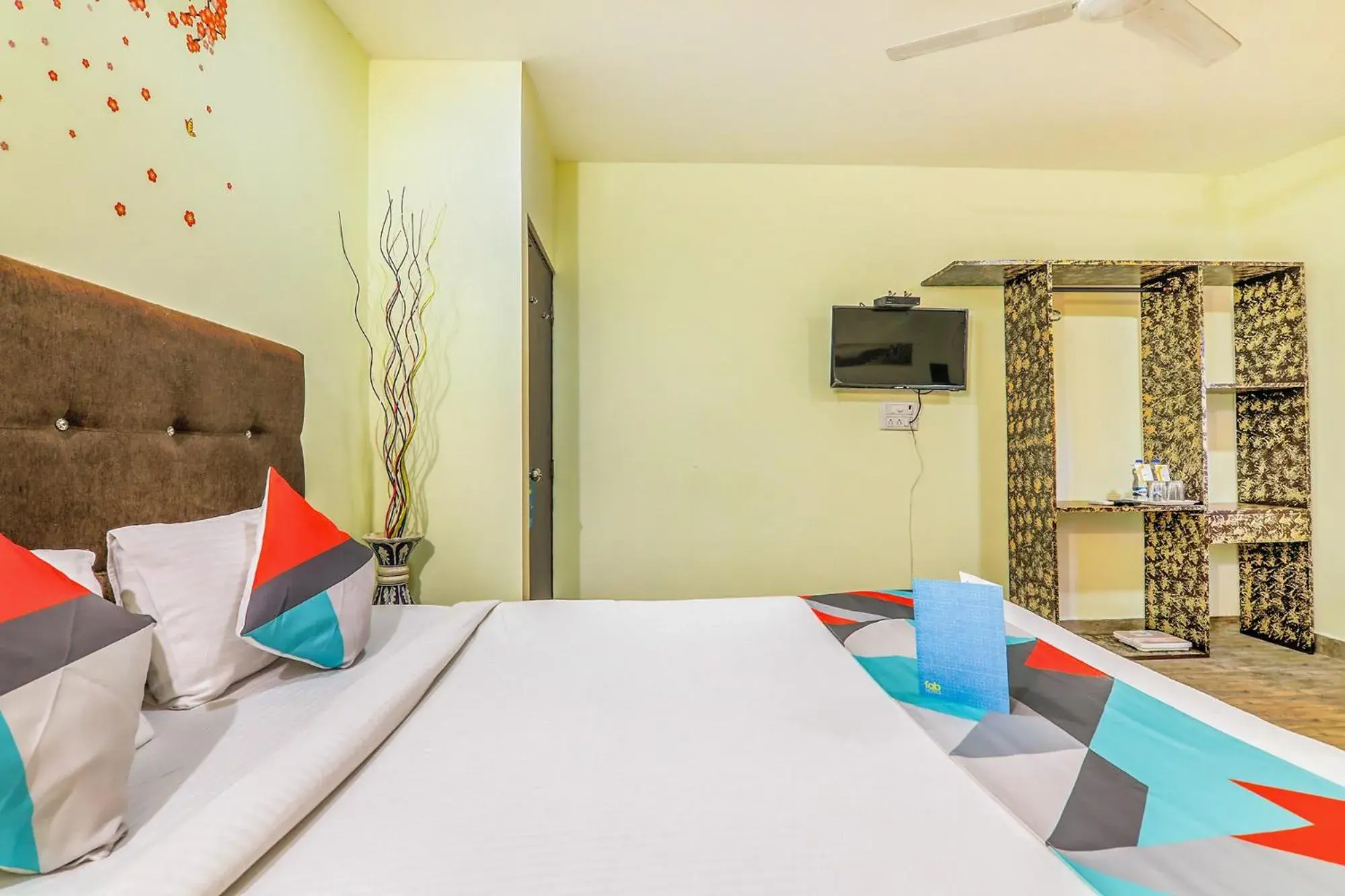 Bed in FabExpress Victoria With Pool - Nr Baga Beach Bed in FabExpress Victoria With Pool - Nr Baga Beach