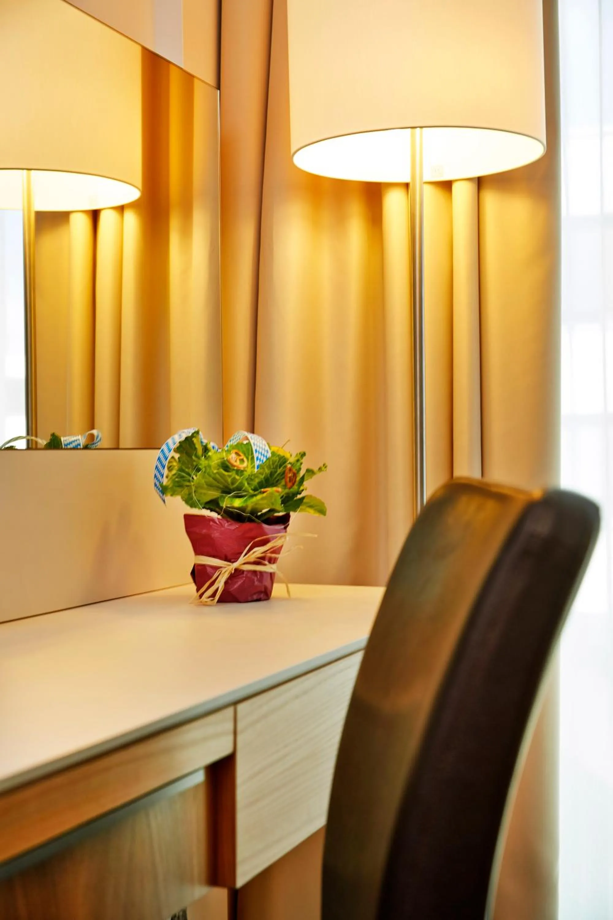 Seating area in H4 Hotel München Messe