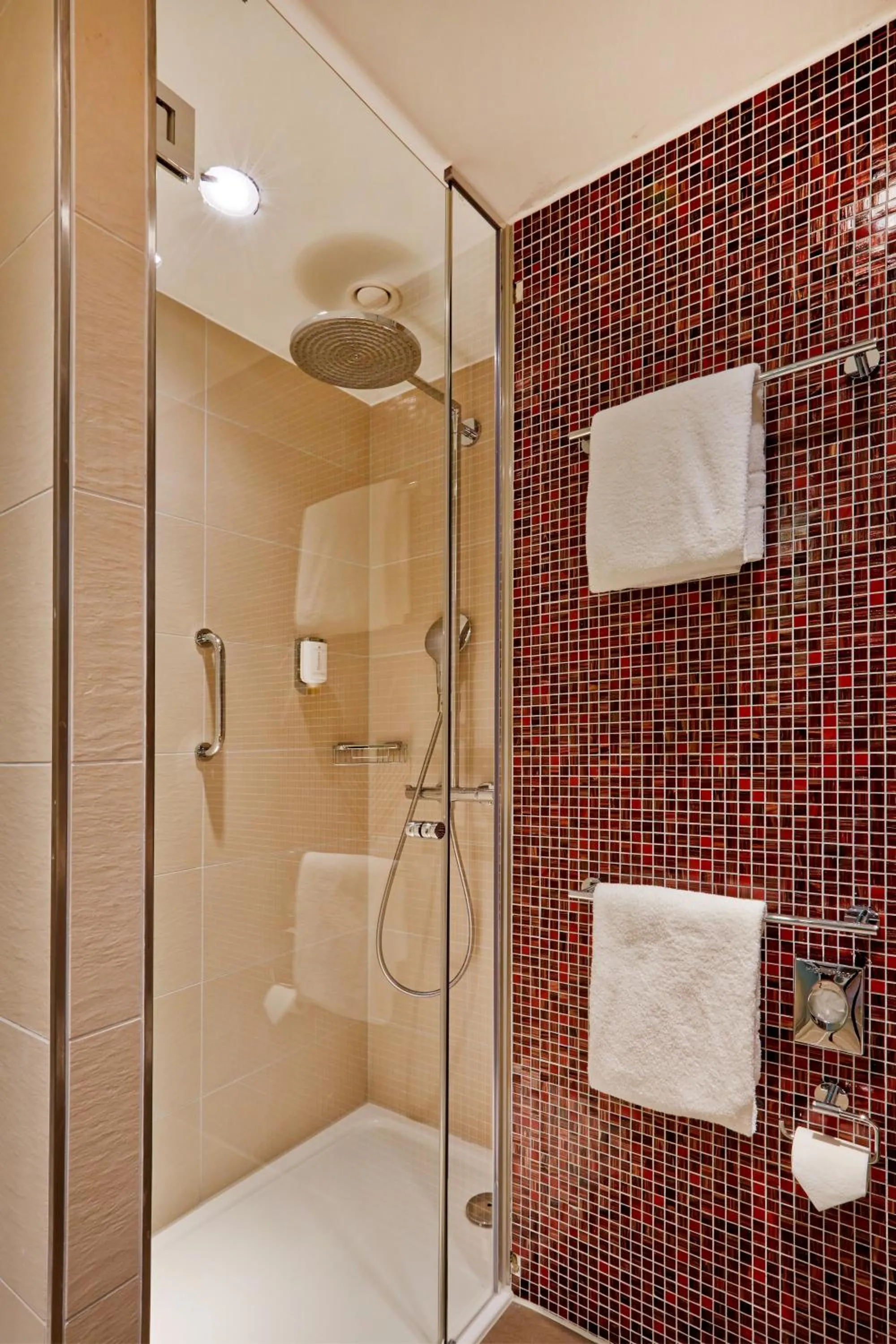 Toilet in H4 Hotel München Messe