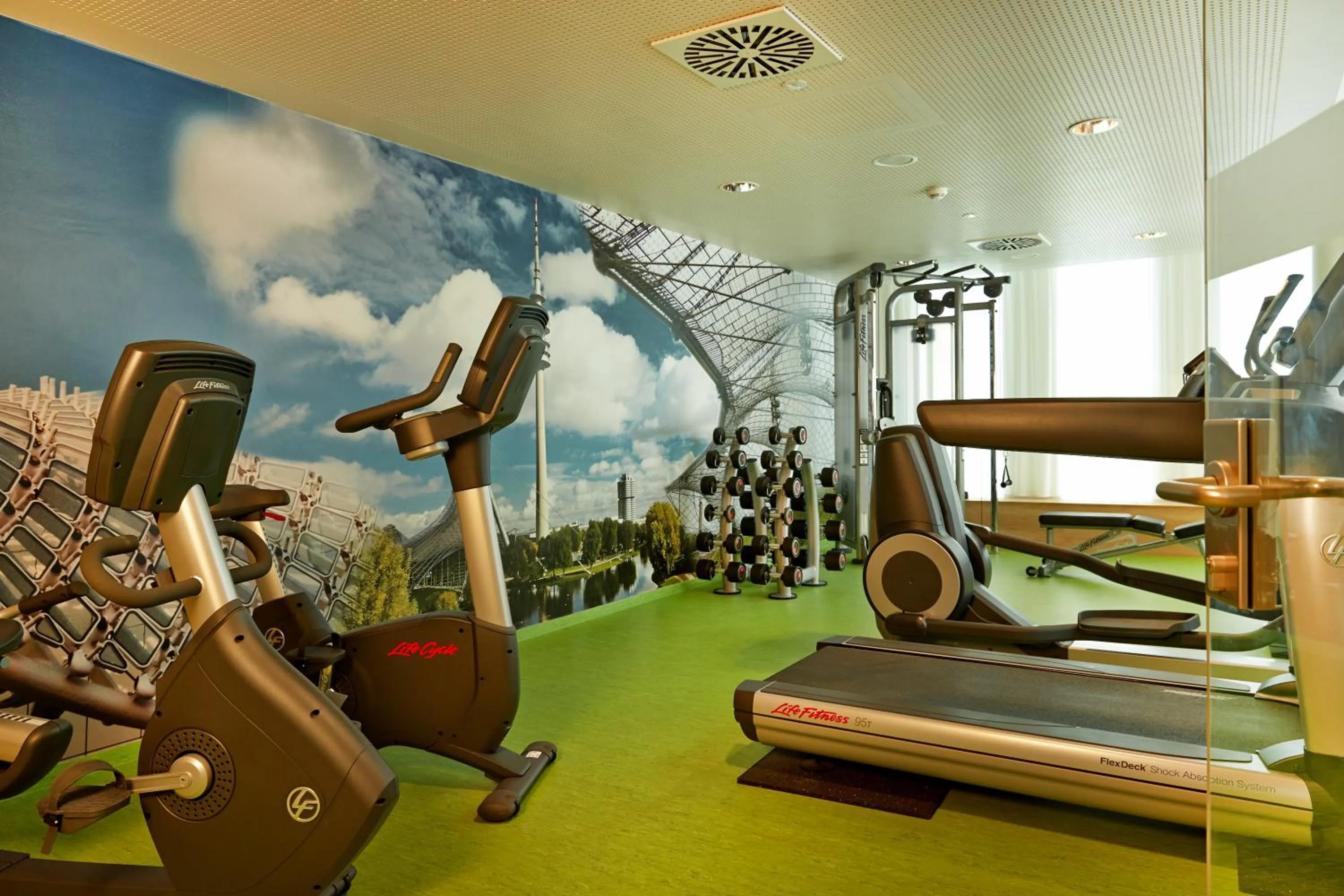 Fitness centre/facilities in H4 Hotel München Messe