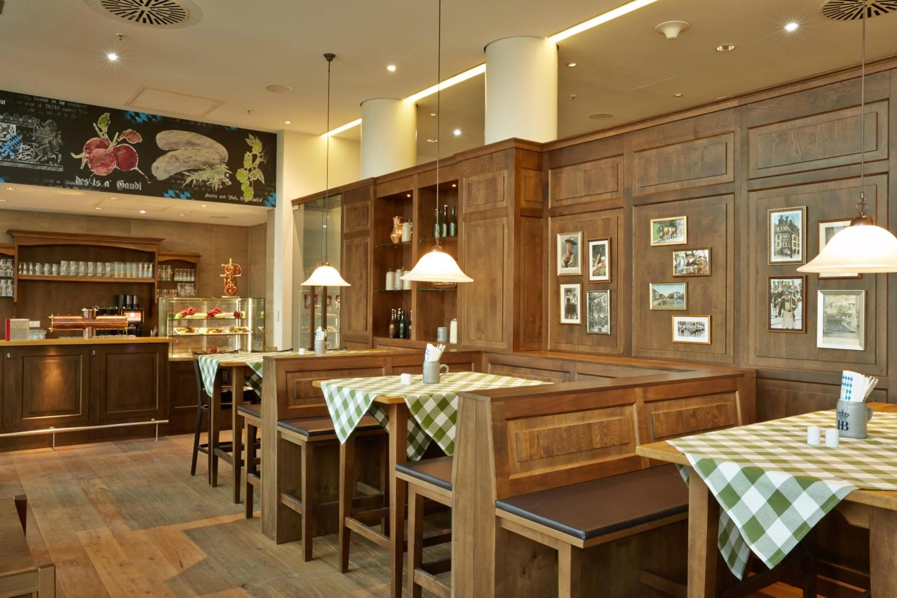 Restaurant/places to eat in H4 Hotel München Messe