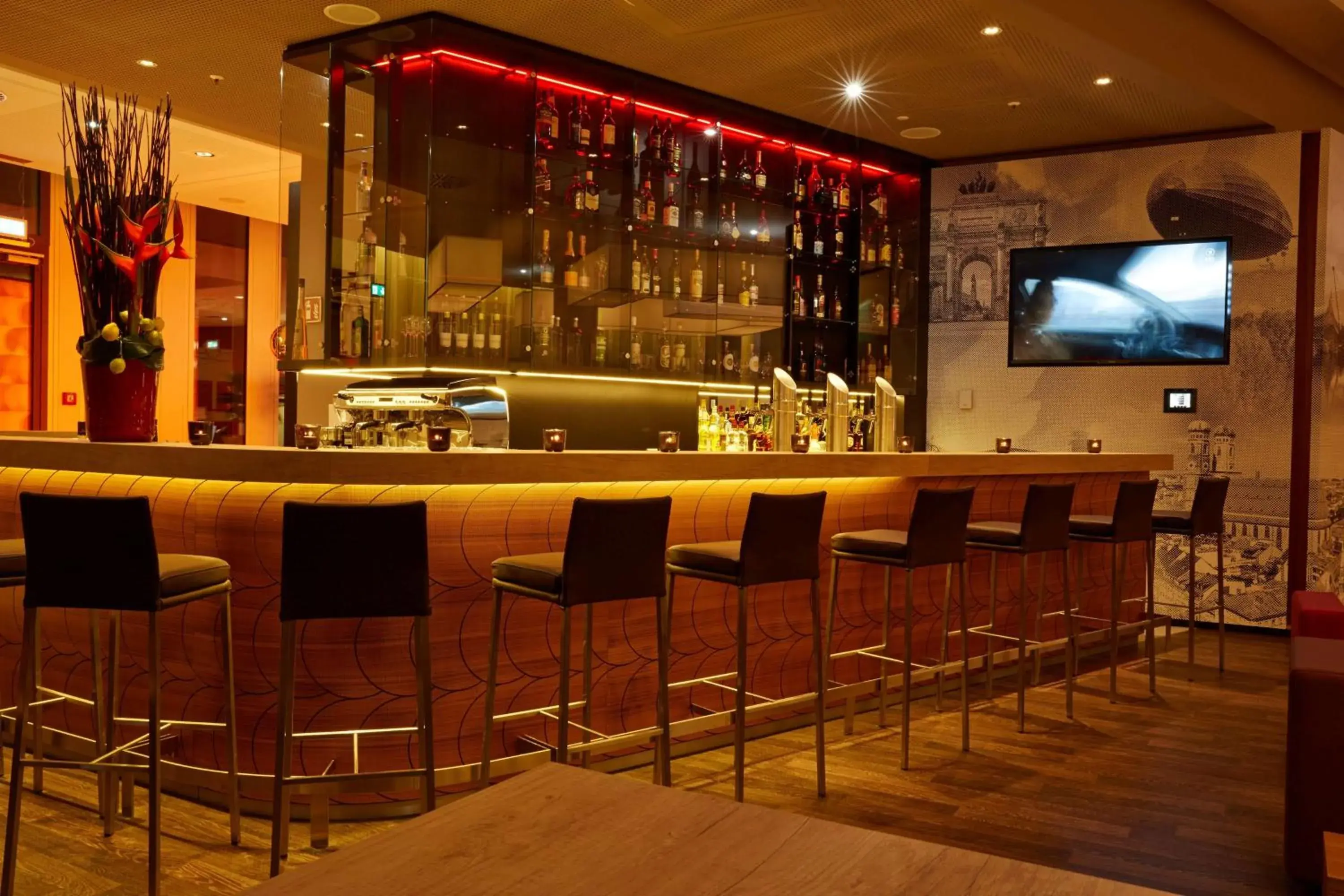 Lounge or bar in H4 Hotel München Messe Lounge or bar in H4 Hotel München Messe