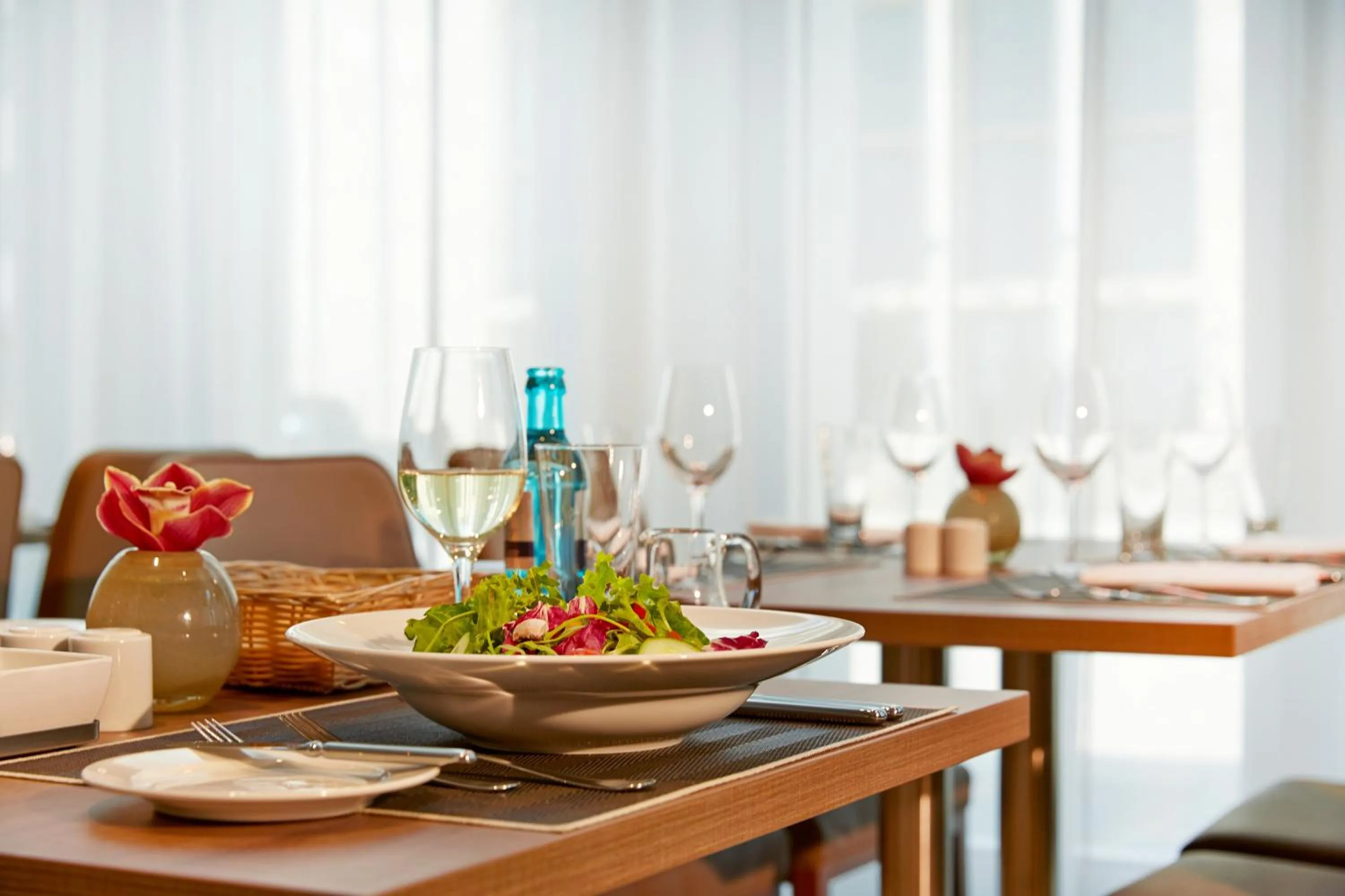 Restaurant/places to eat in H4 Hotel München Messe