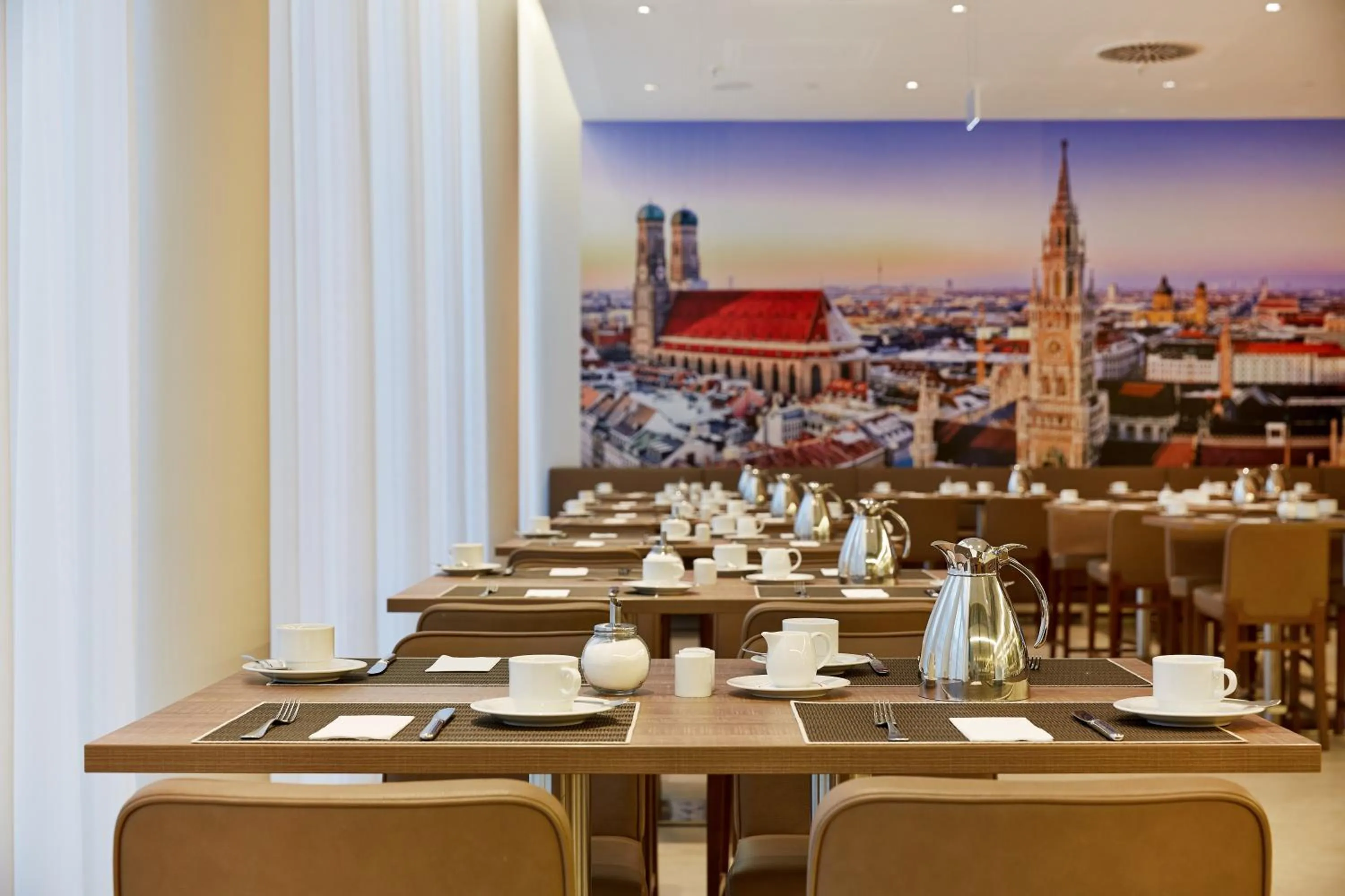 Restaurant/places to eat in H4 Hotel München Messe