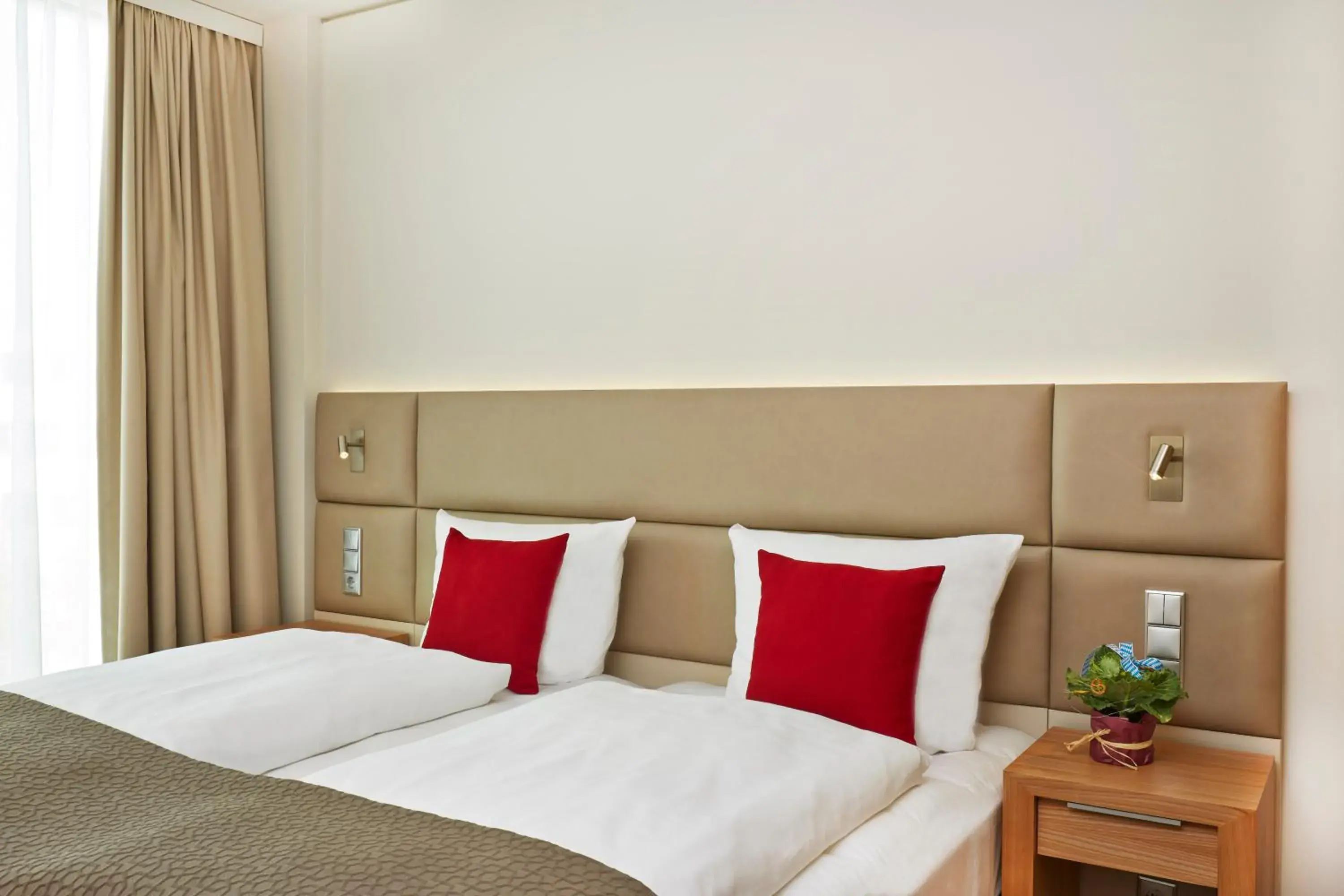 Comfort Double or Twin Room in H4 Hotel München Messe Comfort Double or Twin Room in H4 Hotel München Messe