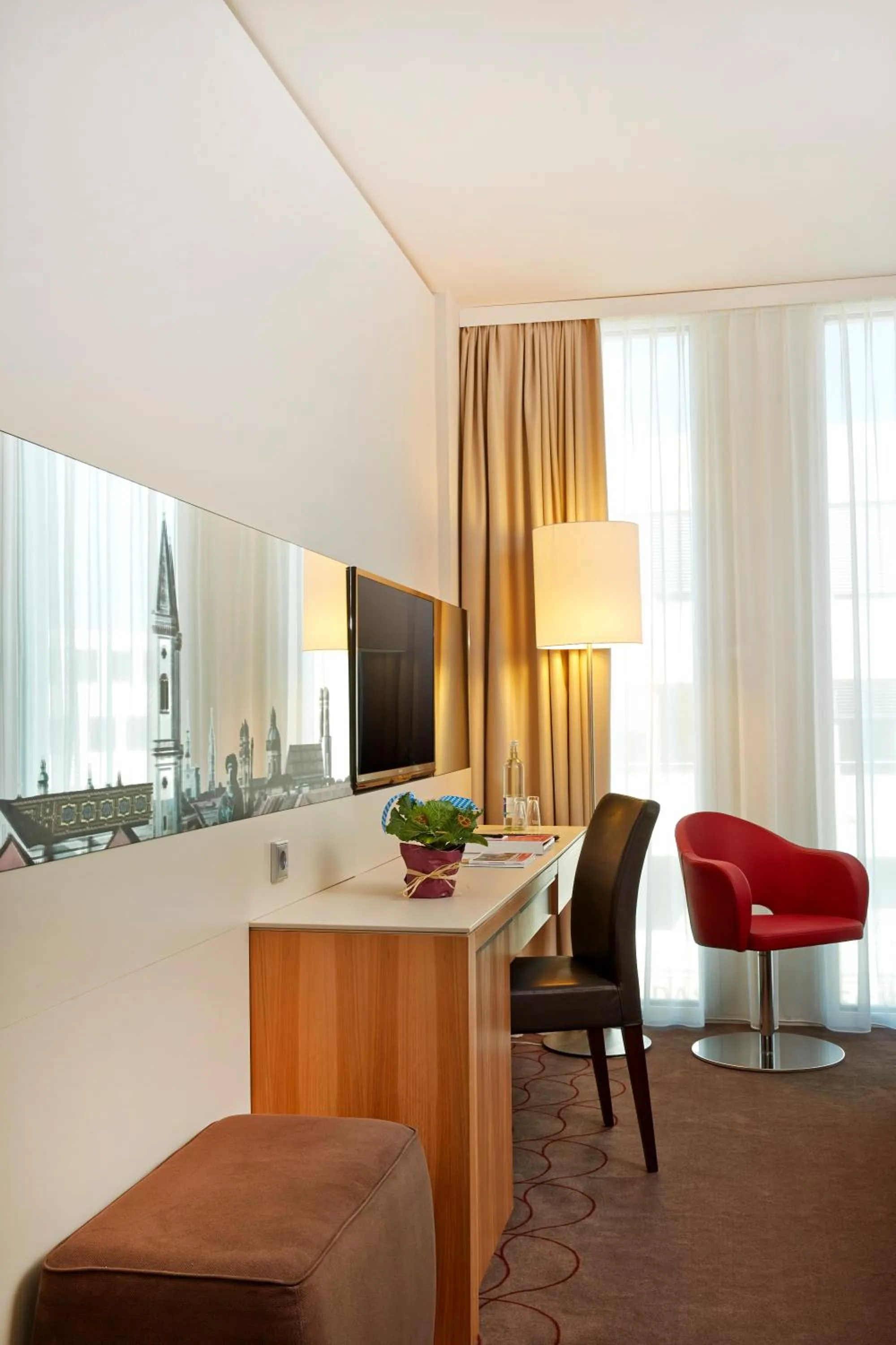 Seating area in H4 Hotel München Messe