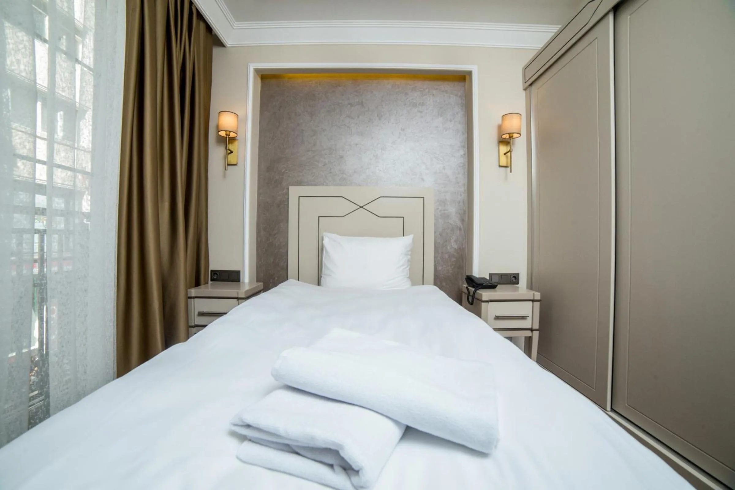 Bed in The Charm Hotel - Old City