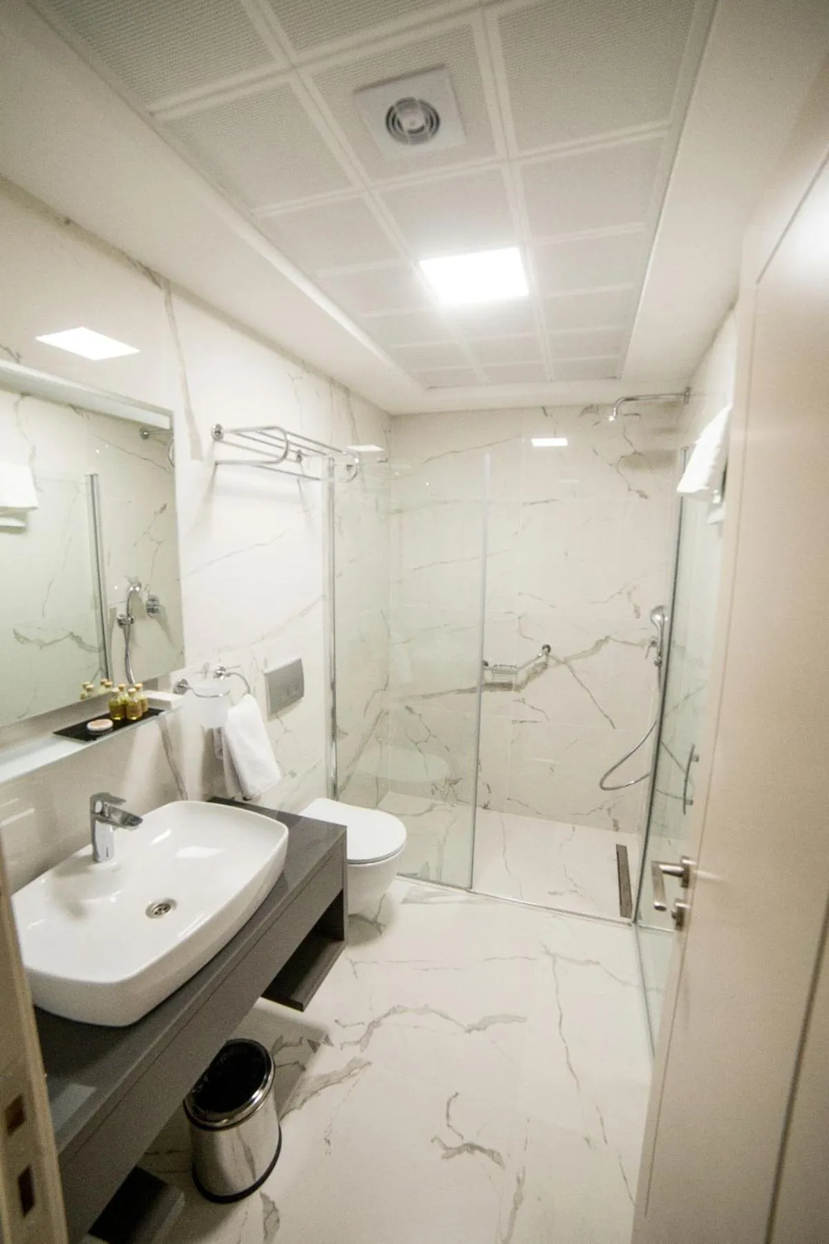 Shower in The Charm Hotel - Old City