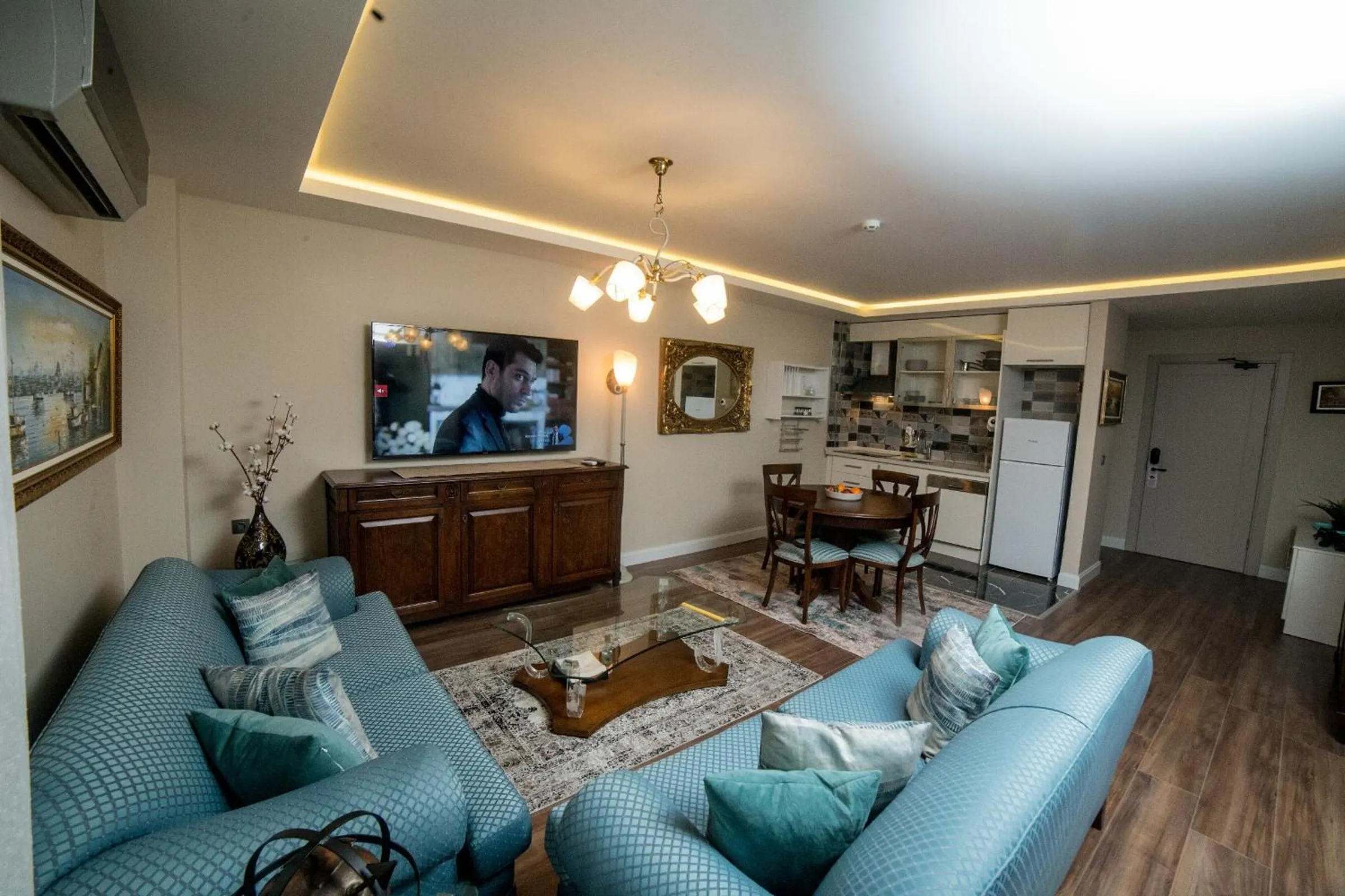 Kitchen or kitchenette in The Charm Hotel - Old City