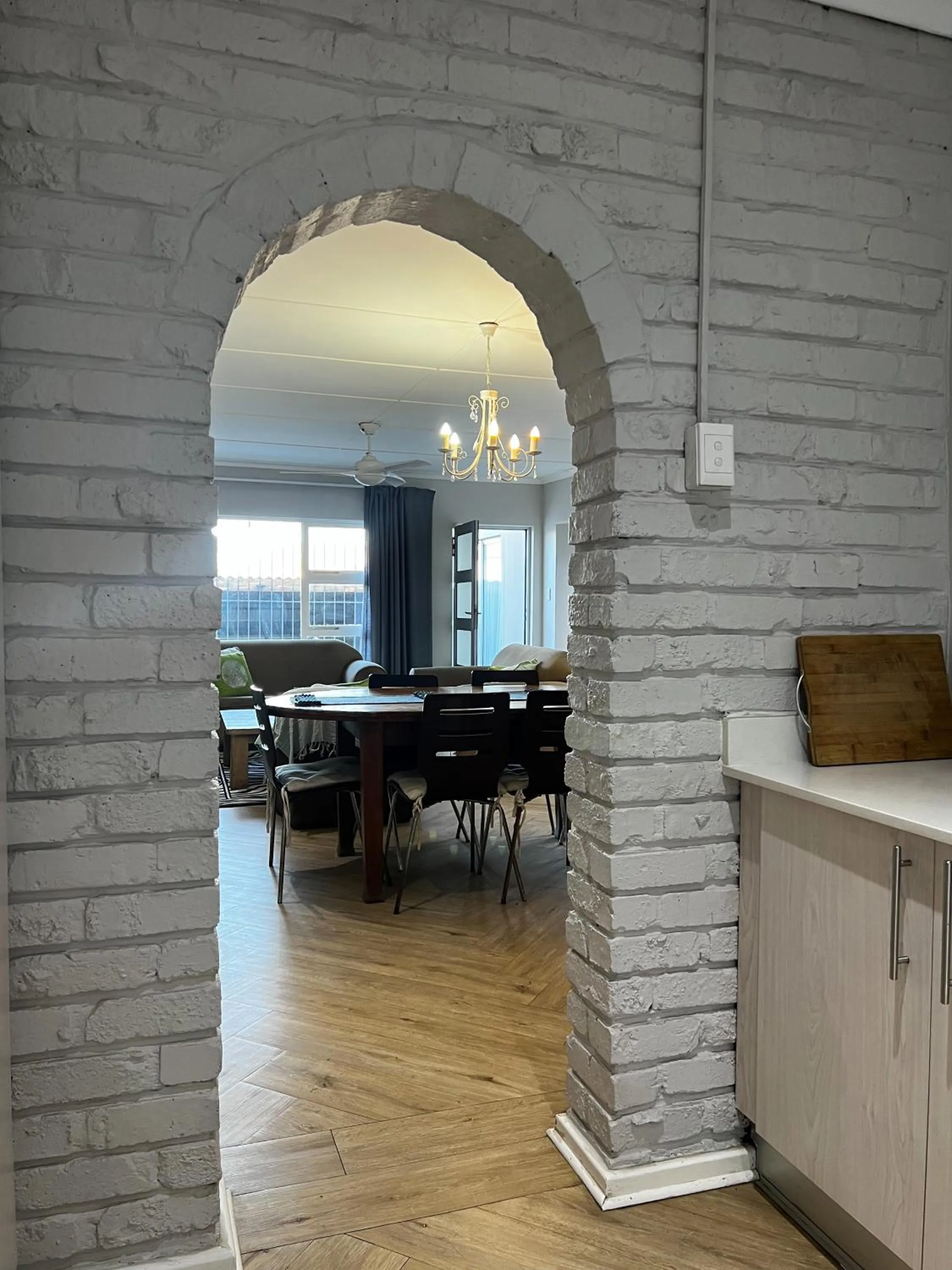 Communal kitchen in Goulden Street Guest House