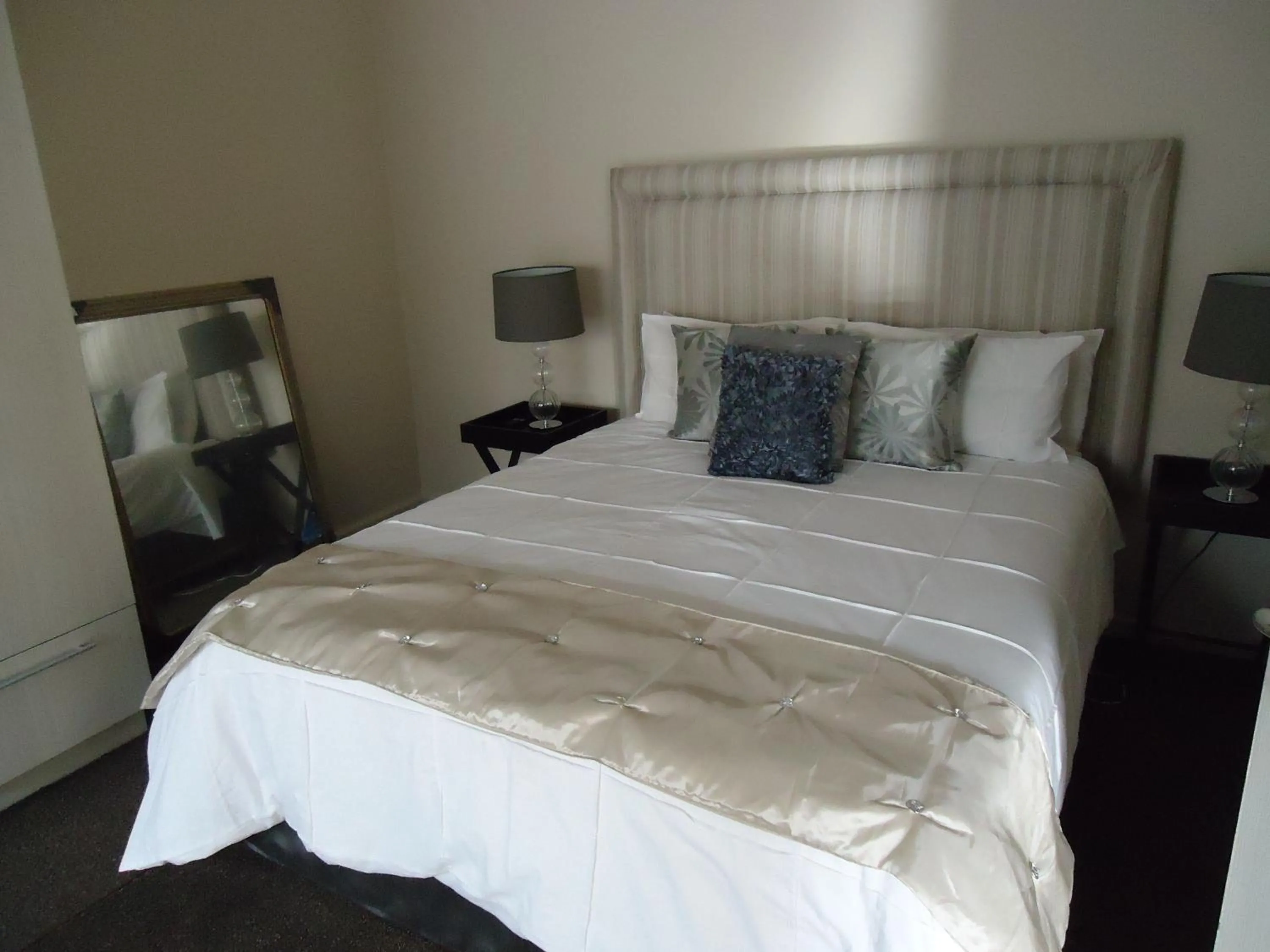 Photo of the whole room, Bed in Goulden Street Guest House