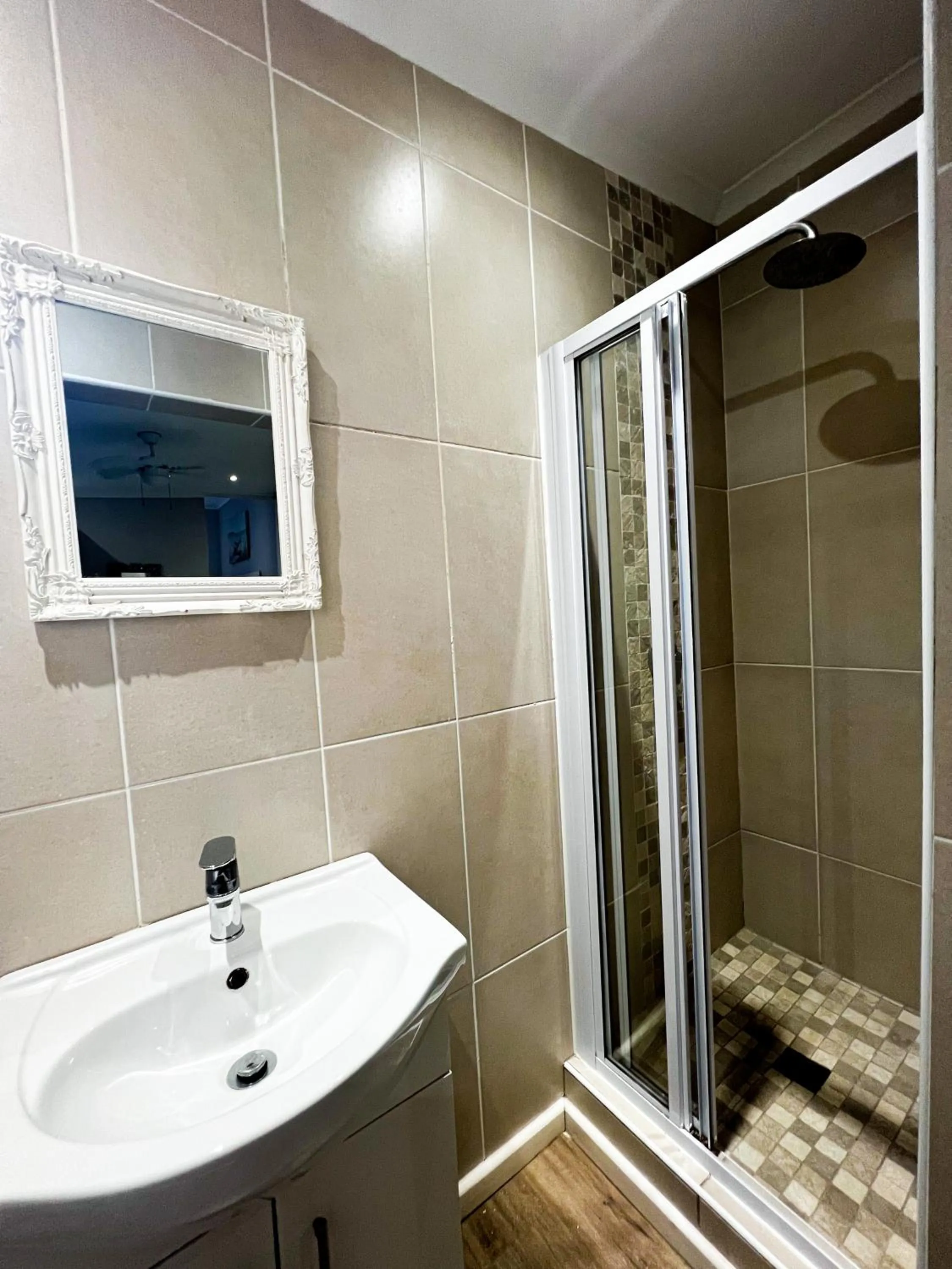 Bathroom in Goulden Street Guest House