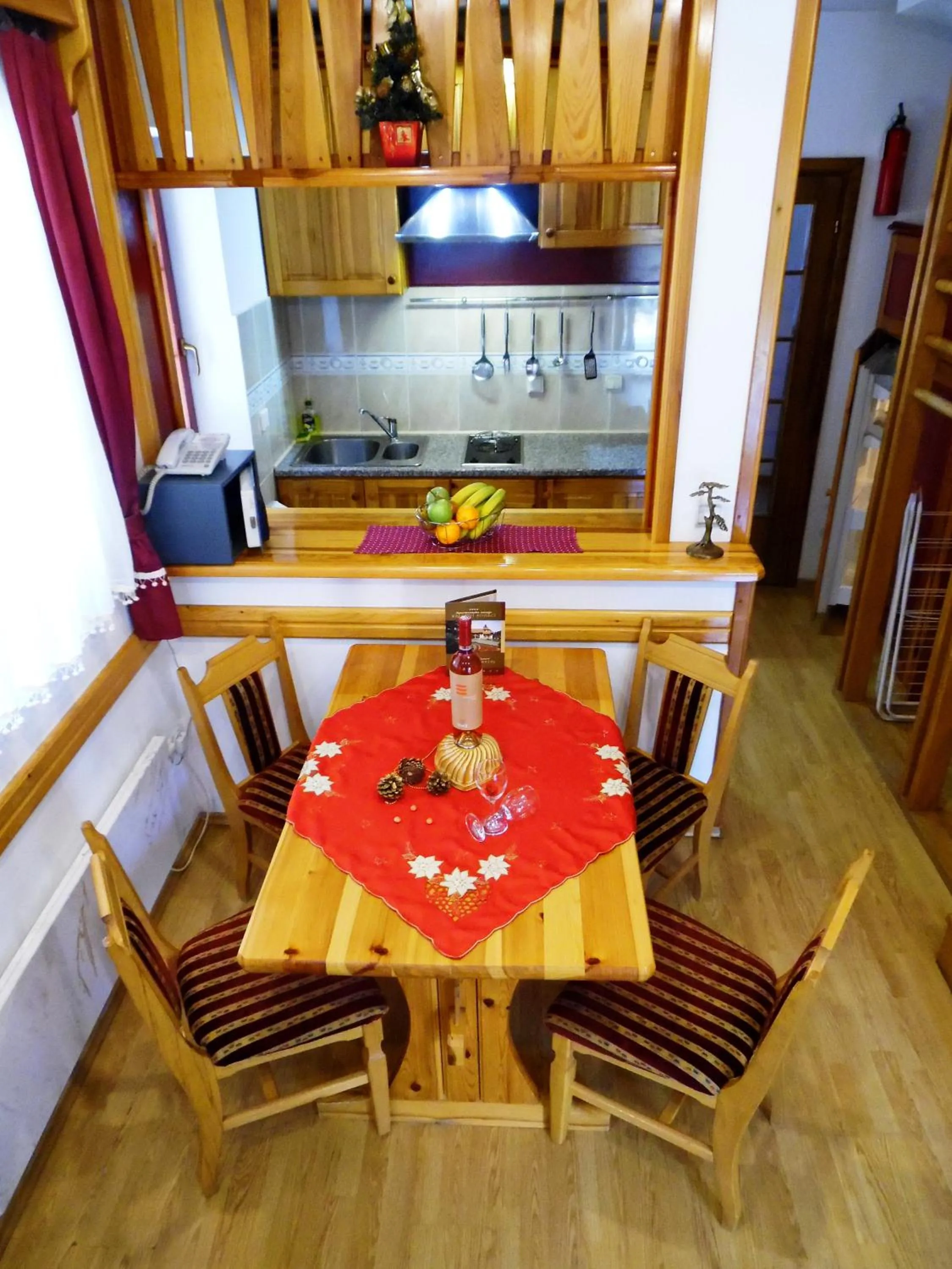 Kitchen or kitchenette in KRALjEVI KONACI ZLATIBOR