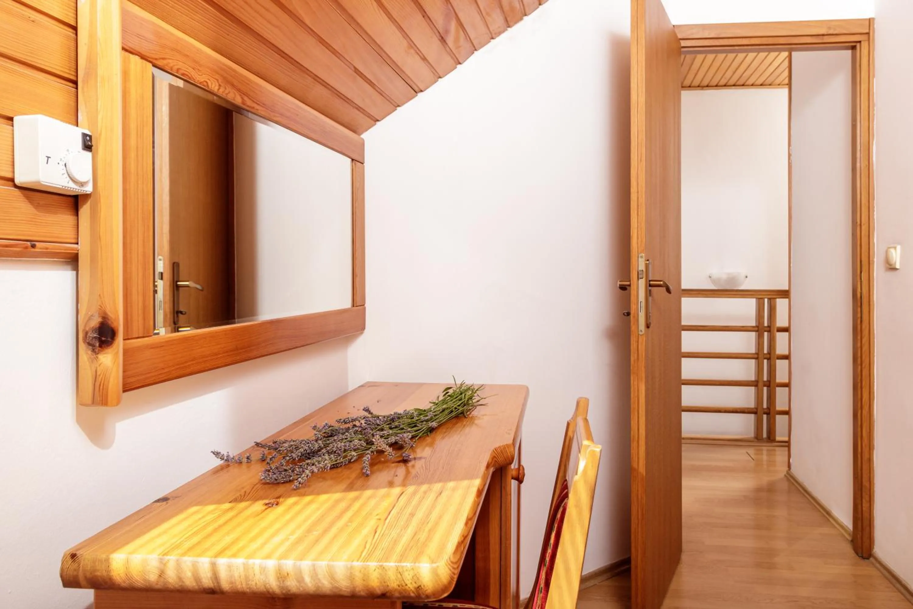 wardrobe in KRALjEVI KONACI ZLATIBOR