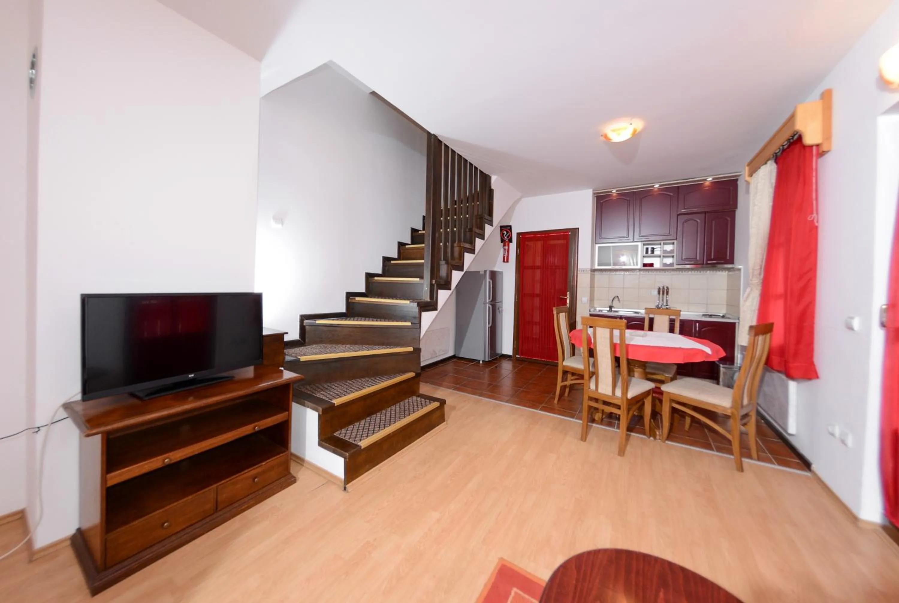 TV and multimedia in KRALjEVI KONACI ZLATIBOR