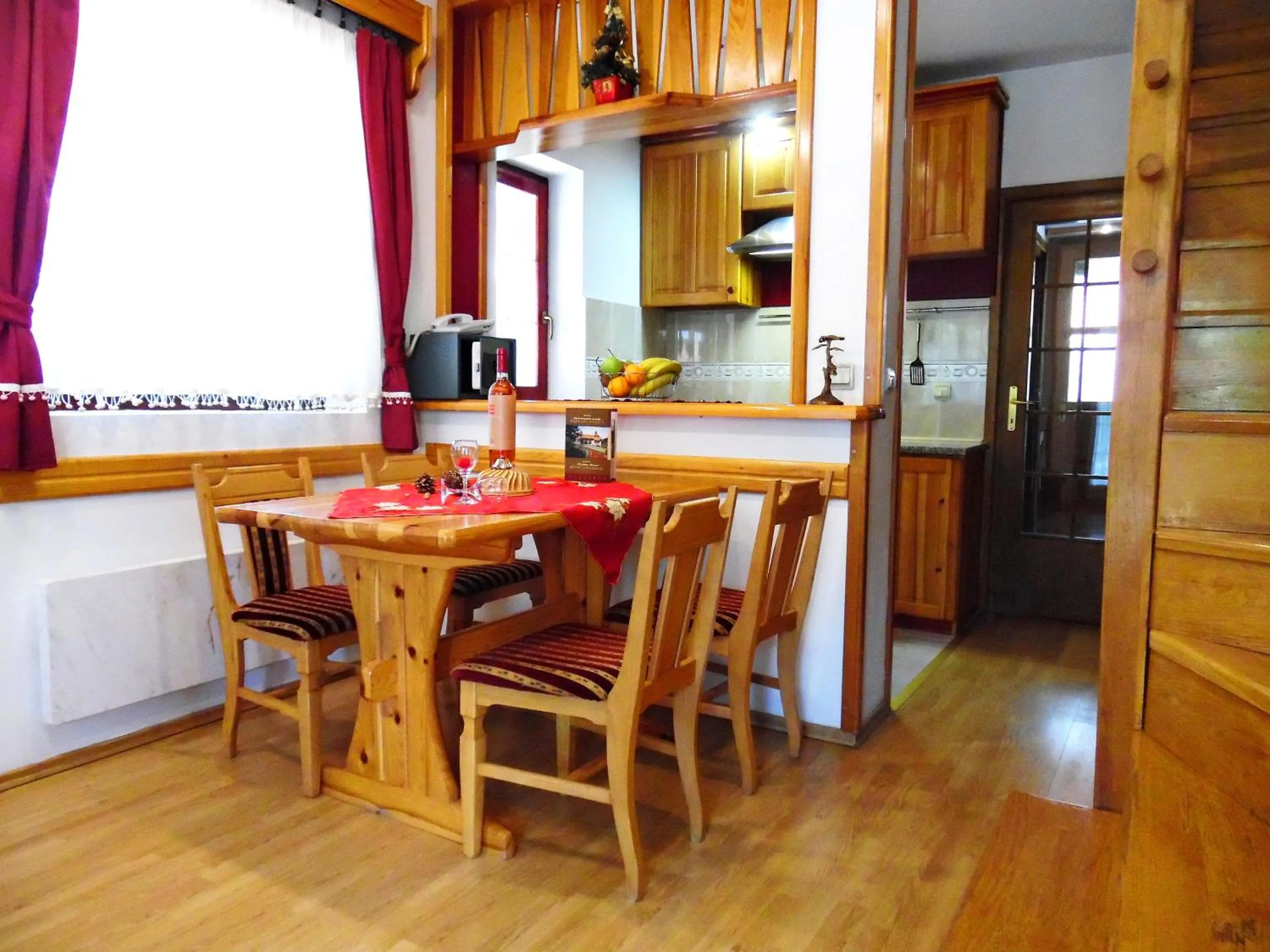 Kitchen or kitchenette in KRALjEVI KONACI ZLATIBOR