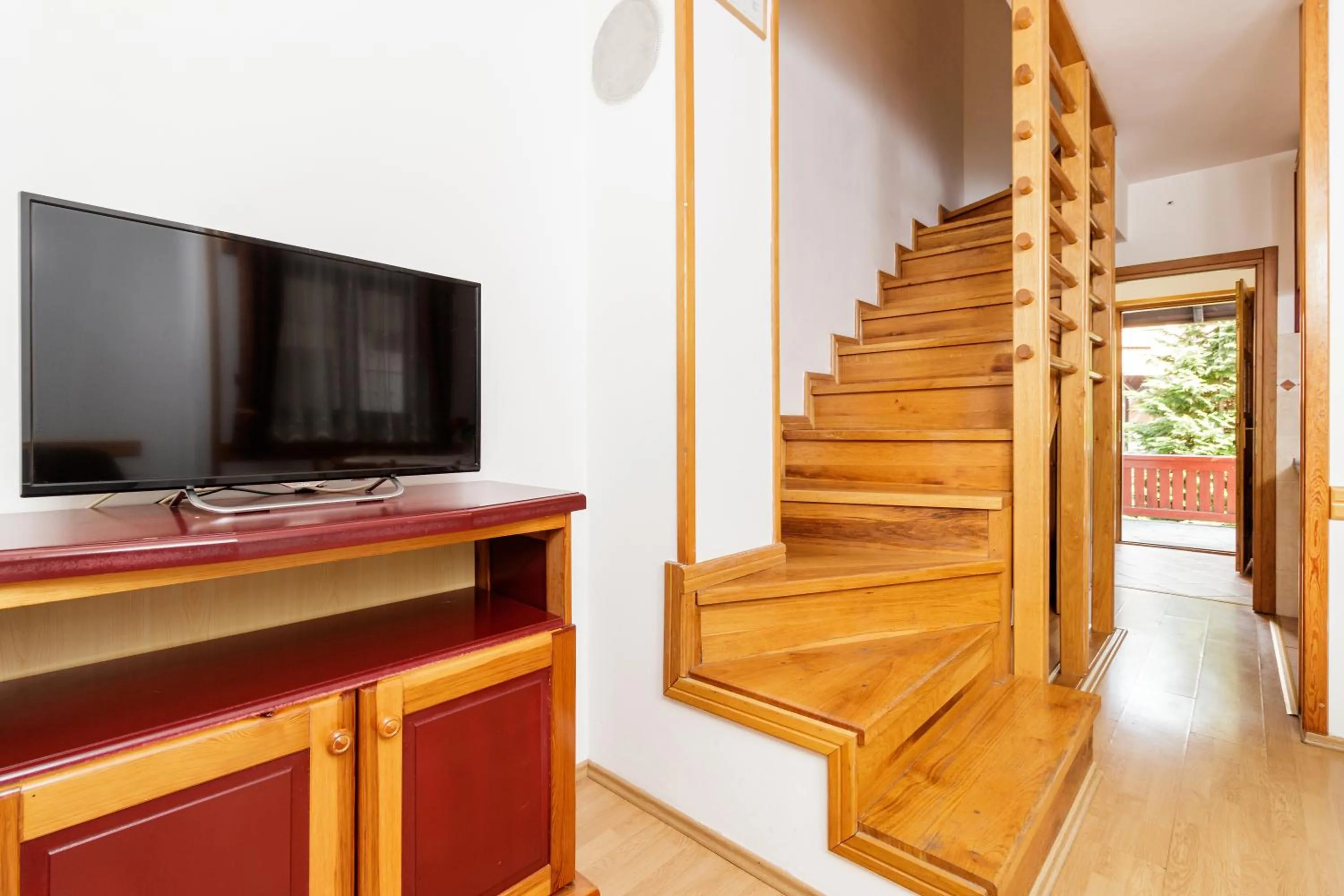 TV and multimedia in KRALjEVI KONACI ZLATIBOR