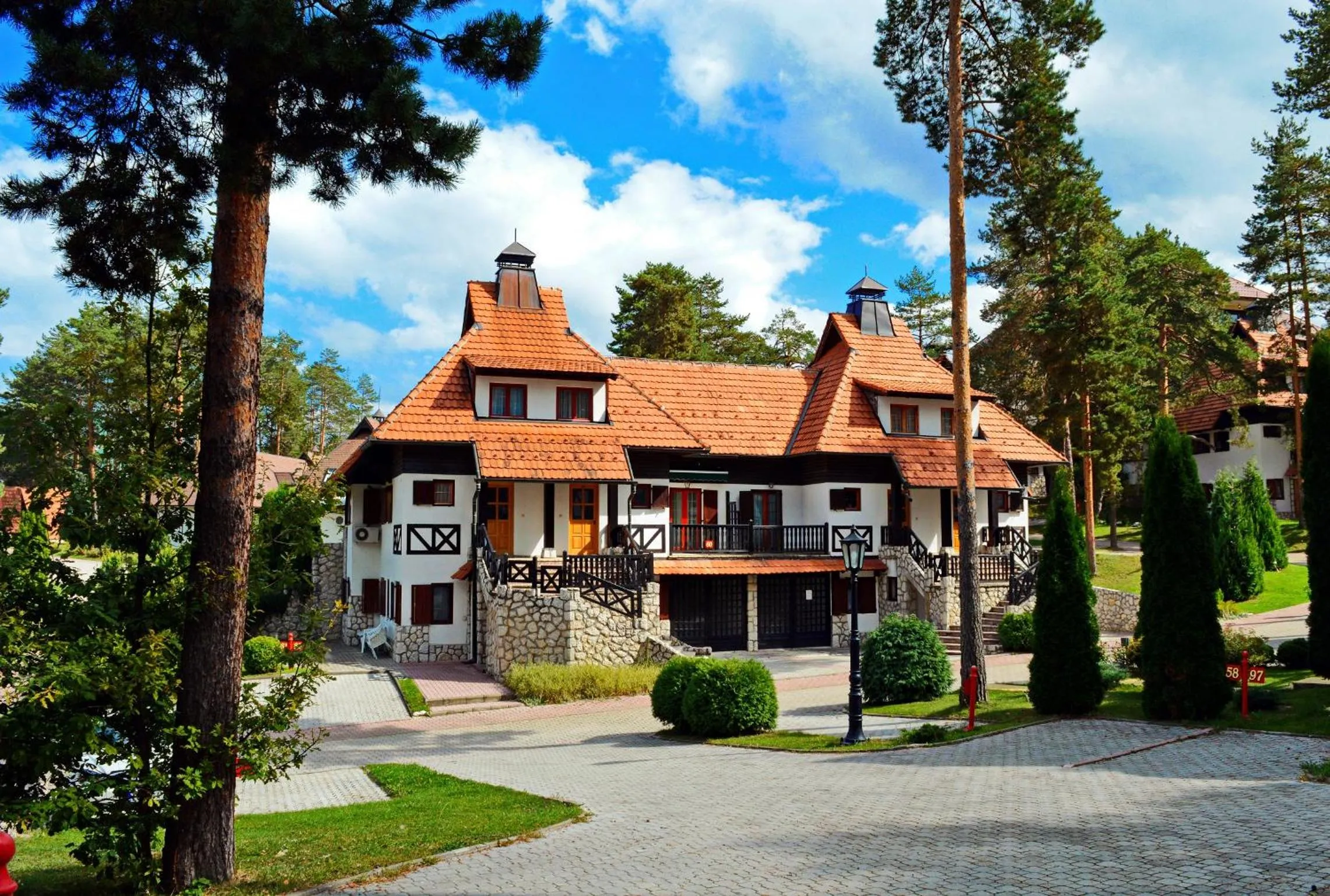 Property building in KRALjEVI KONACI ZLATIBOR