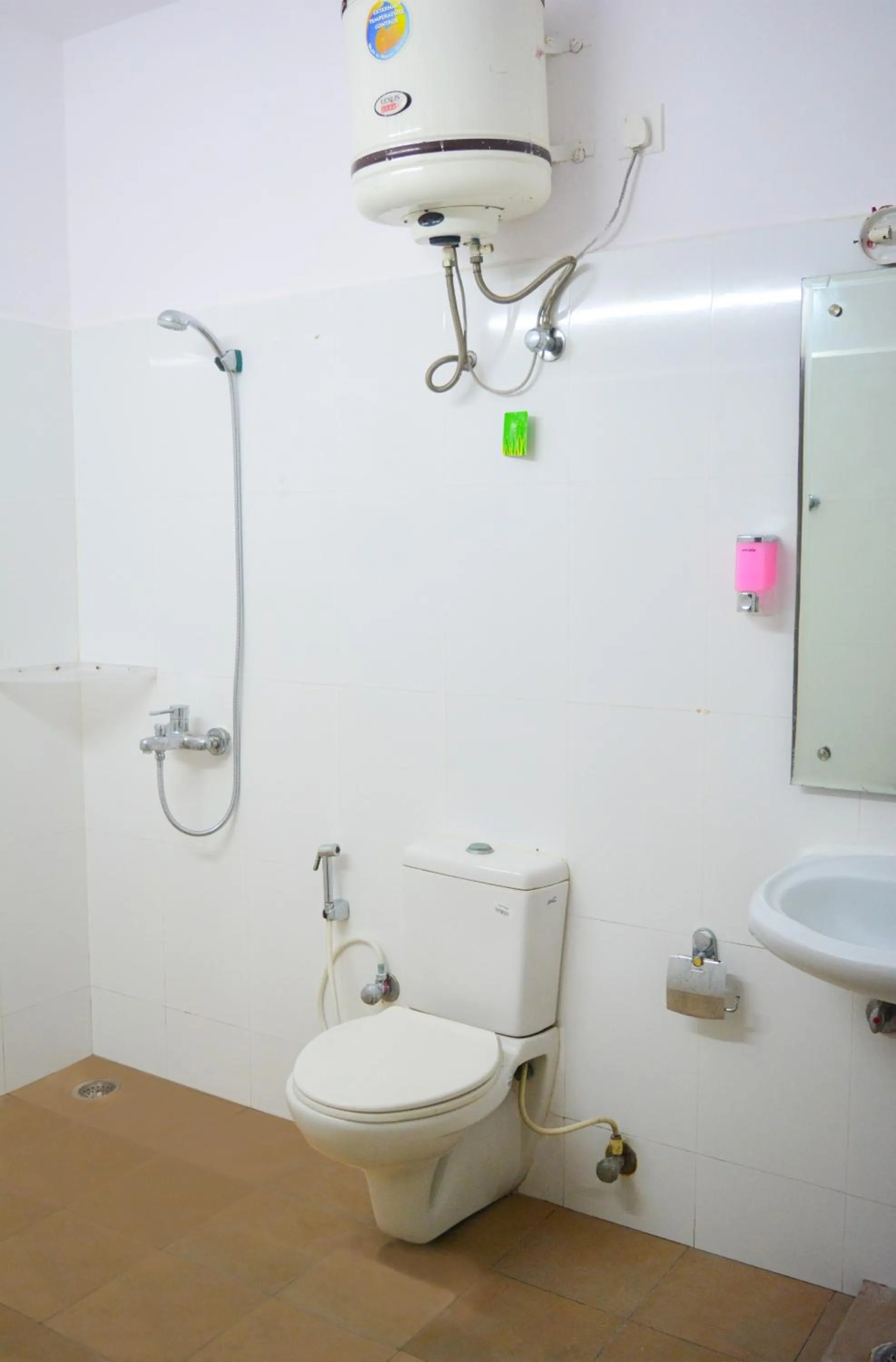 Bathroom in The Hood Hostel