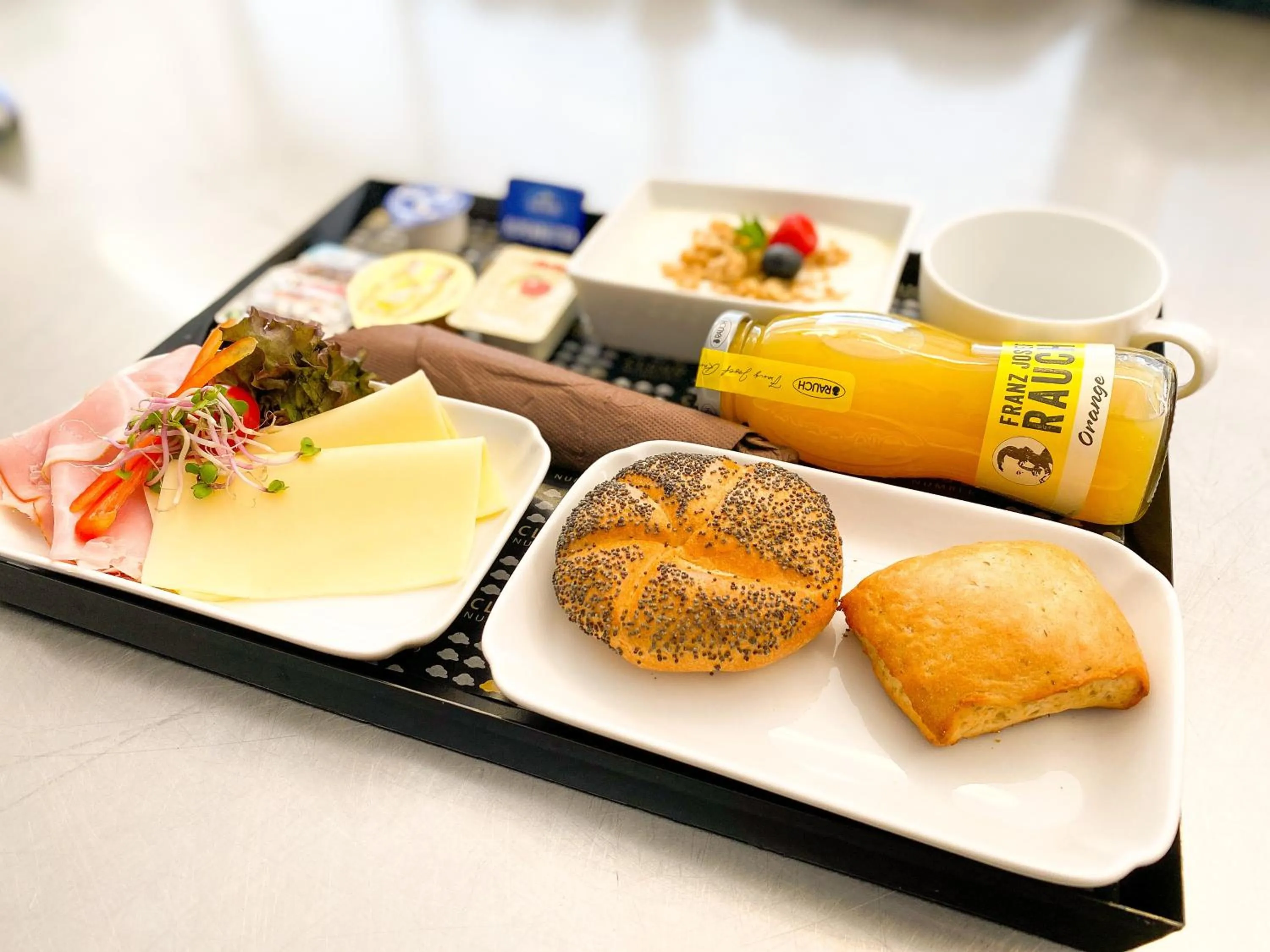 Breakfast in Blackhome Innsbruck City South I contactless check-in