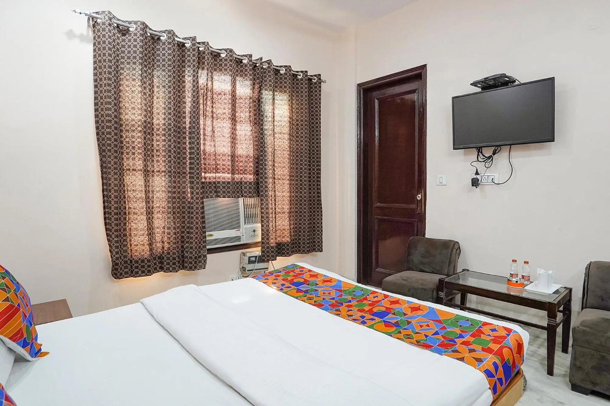 Bed in FabHotel De Gold Karol Bagh