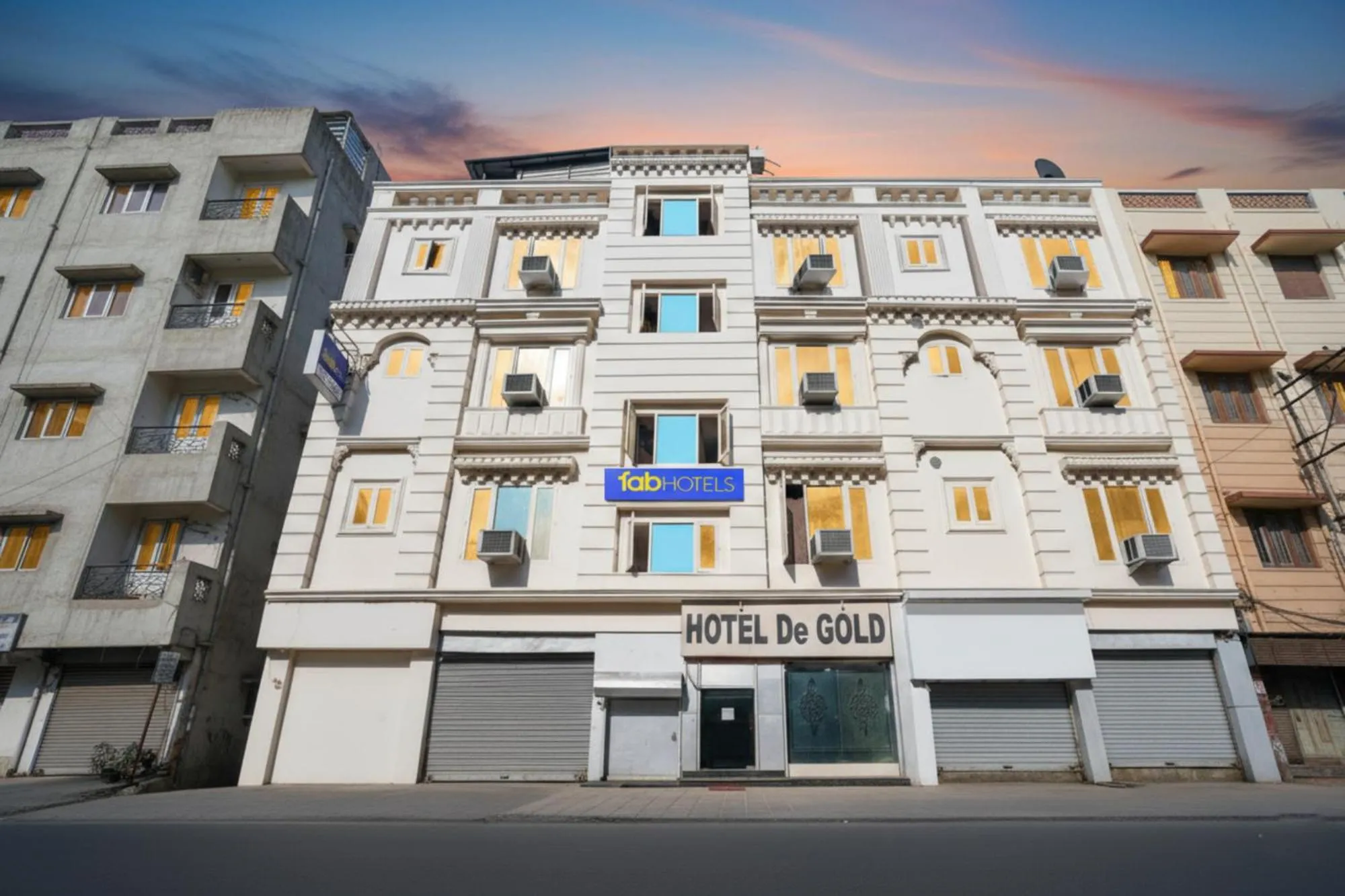 Property building in Via De Gold