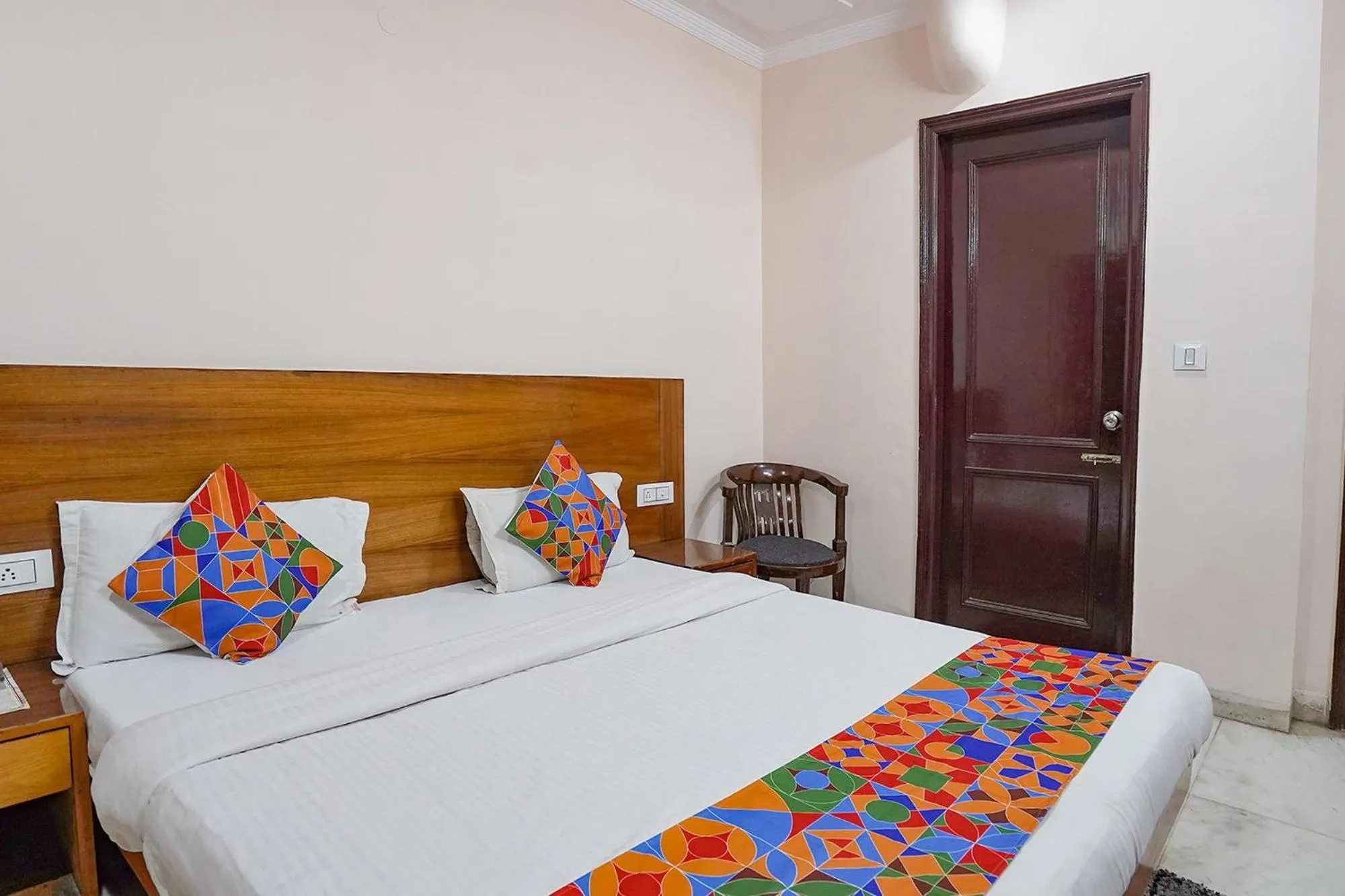 Bed in FabHotel De Gold Karol Bagh