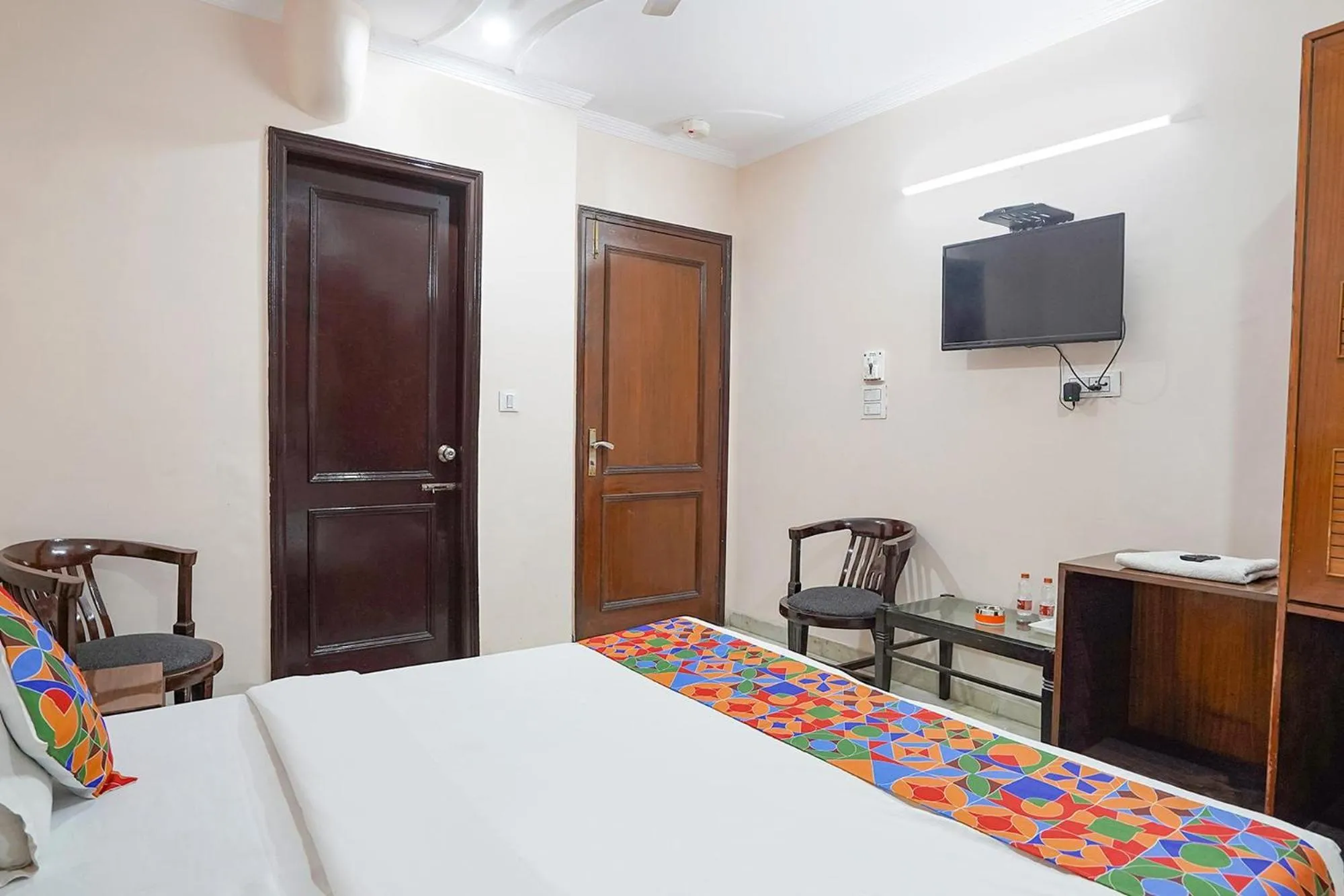 Bed in FabHotel De Gold Karol Bagh