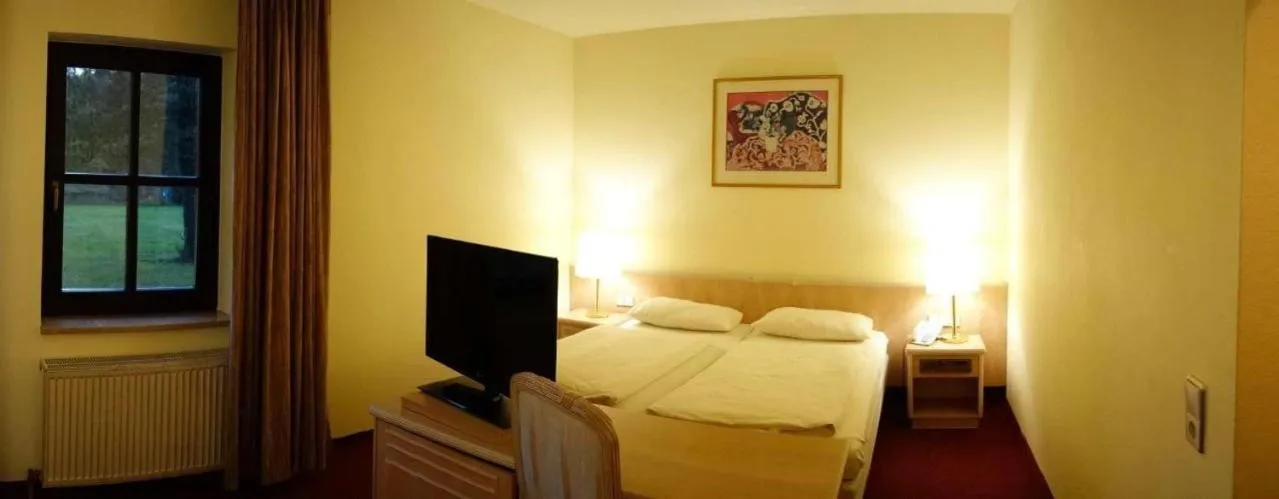 Bed in Landhotel Burkartsmühle