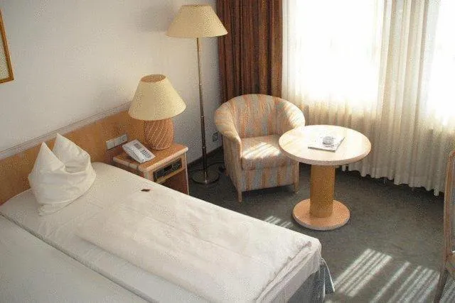 Bed in Landhotel Burkartsmühle