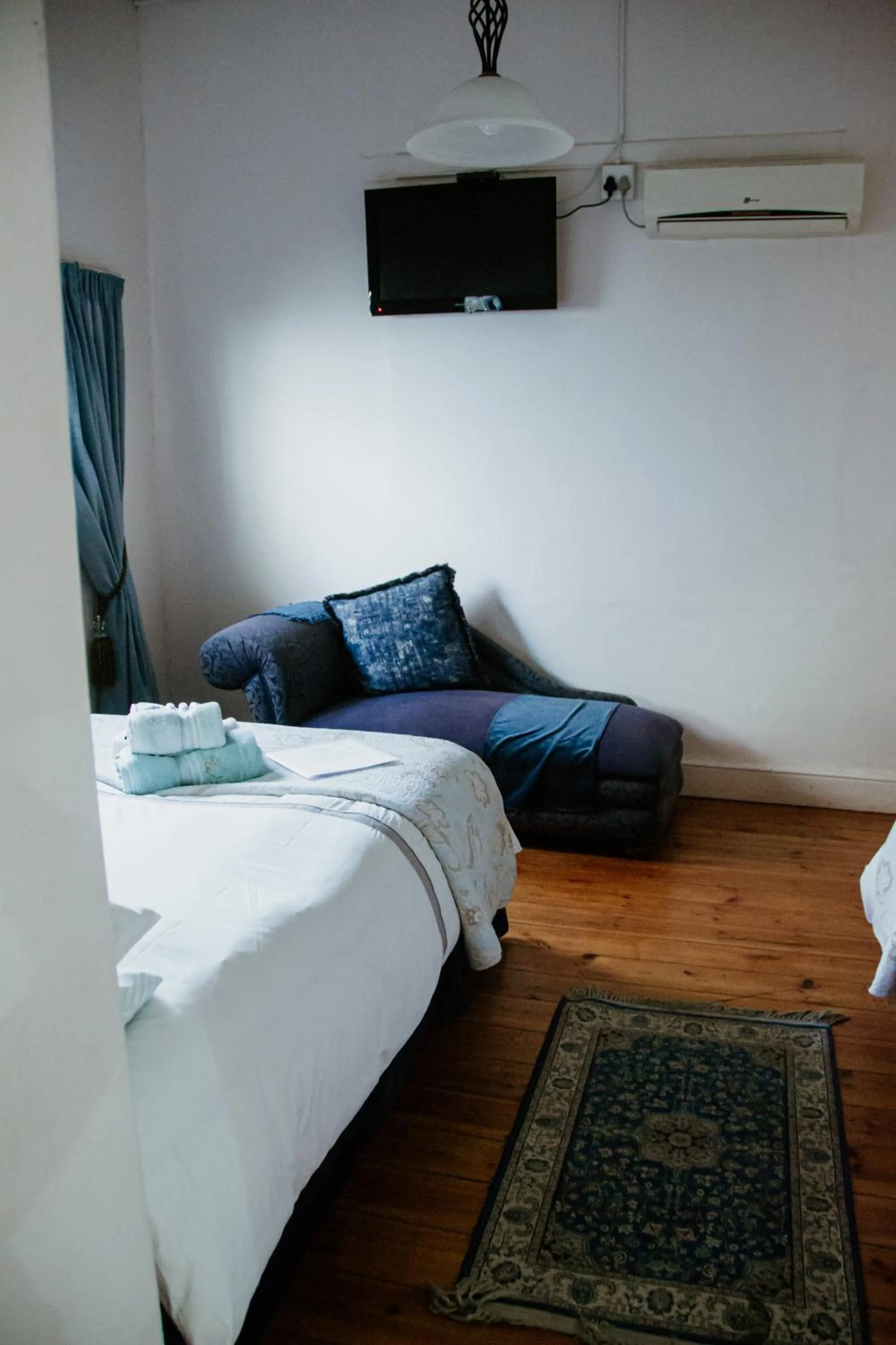 Alec Wright's Guest Lodge