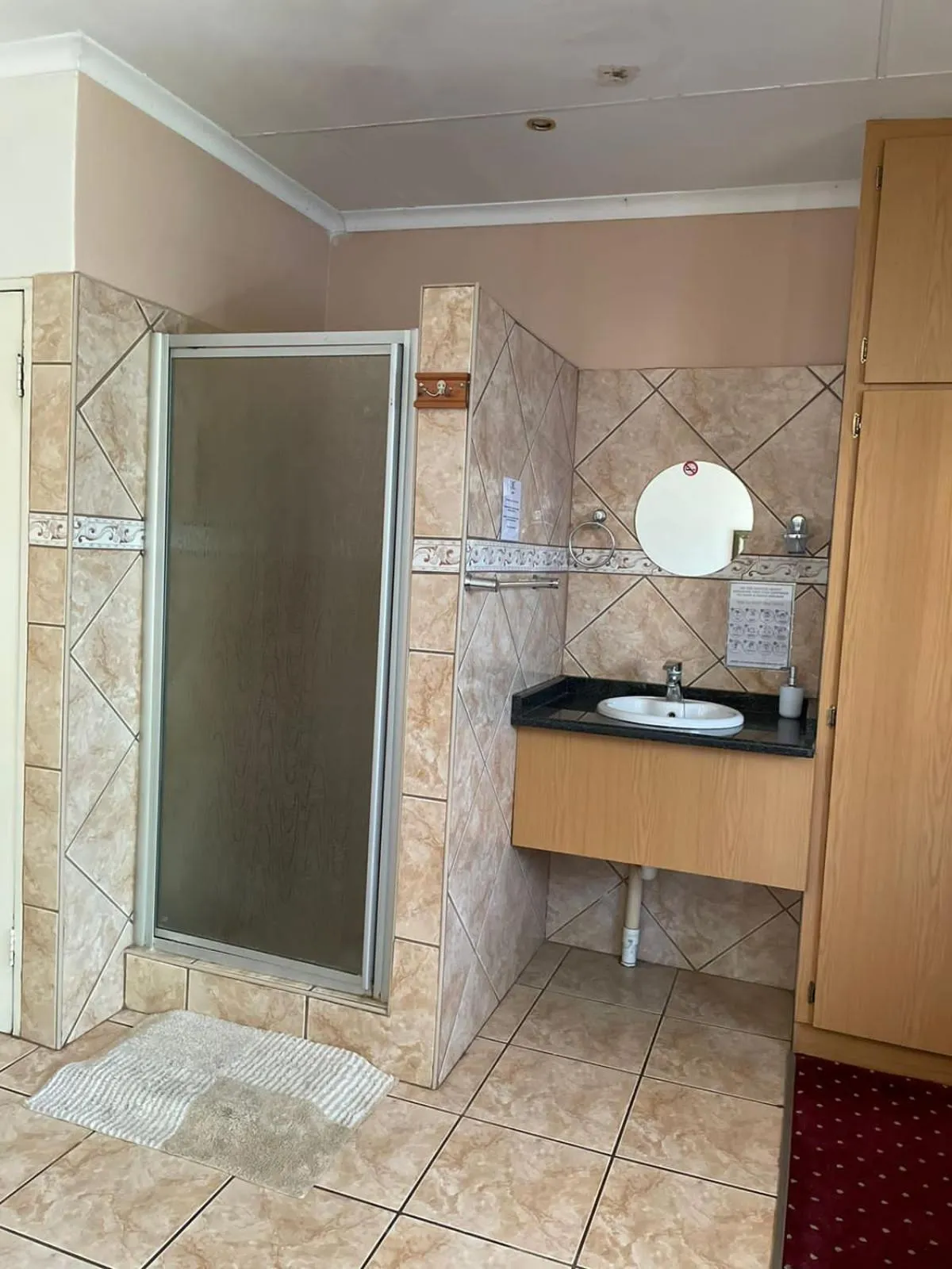 Alec Wright's Guest Lodge