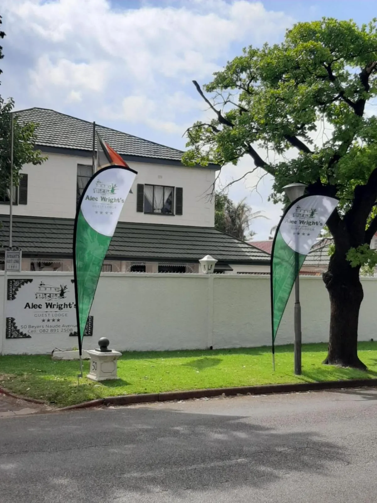Property building in Alec Wright's Guest Lodge