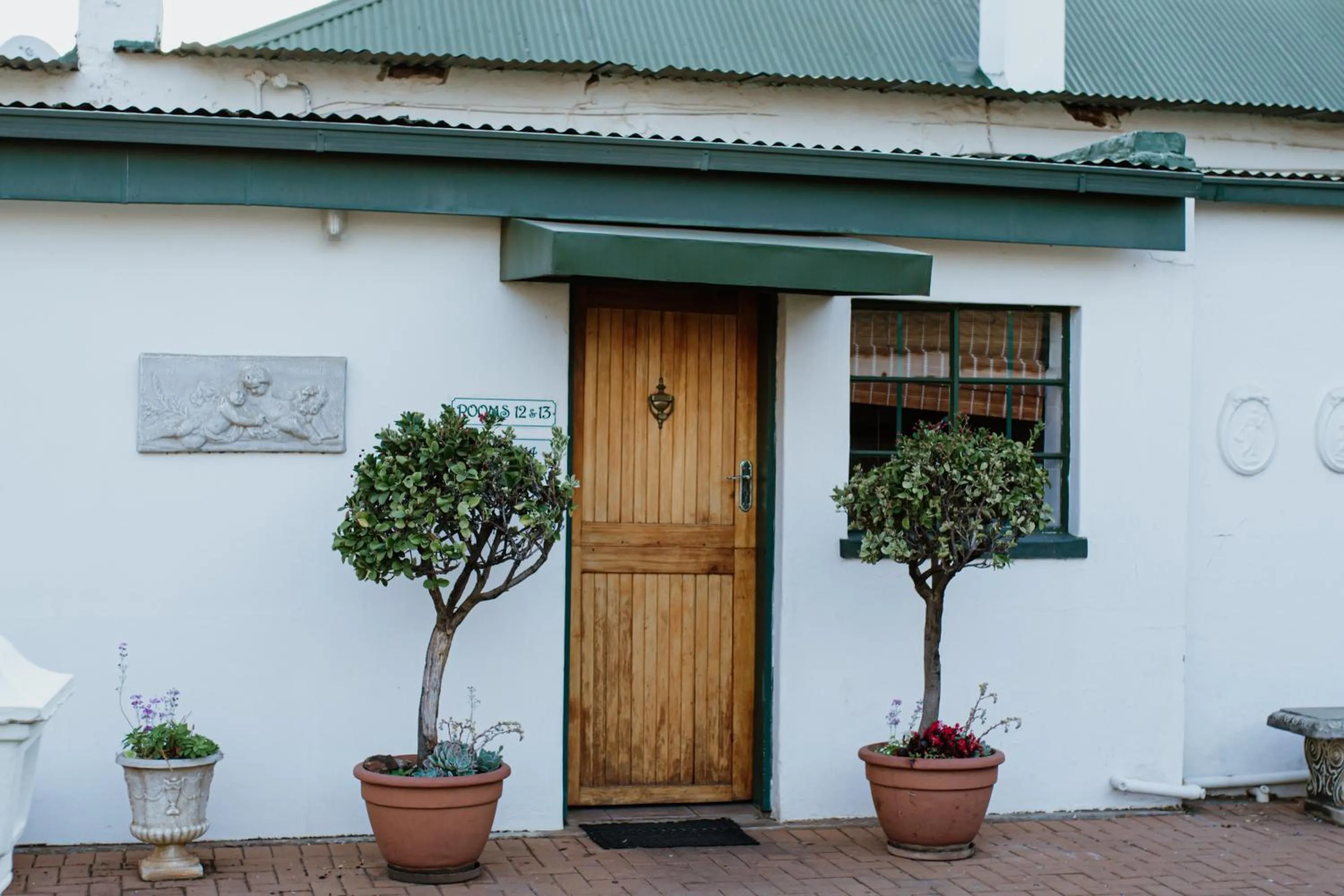 Property building in Alec Wright's Guest Lodge